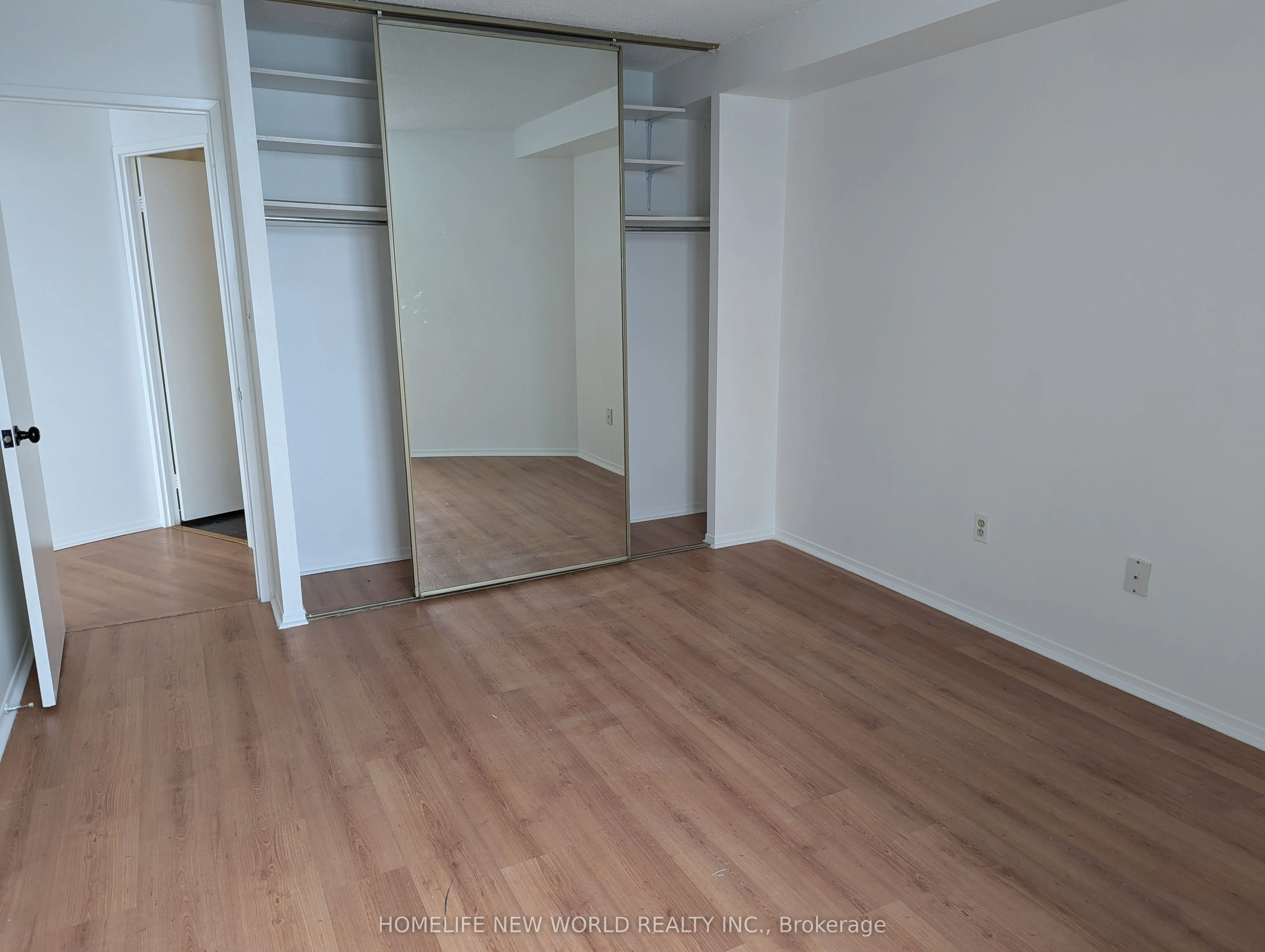 270 Queens Quay W, #2501