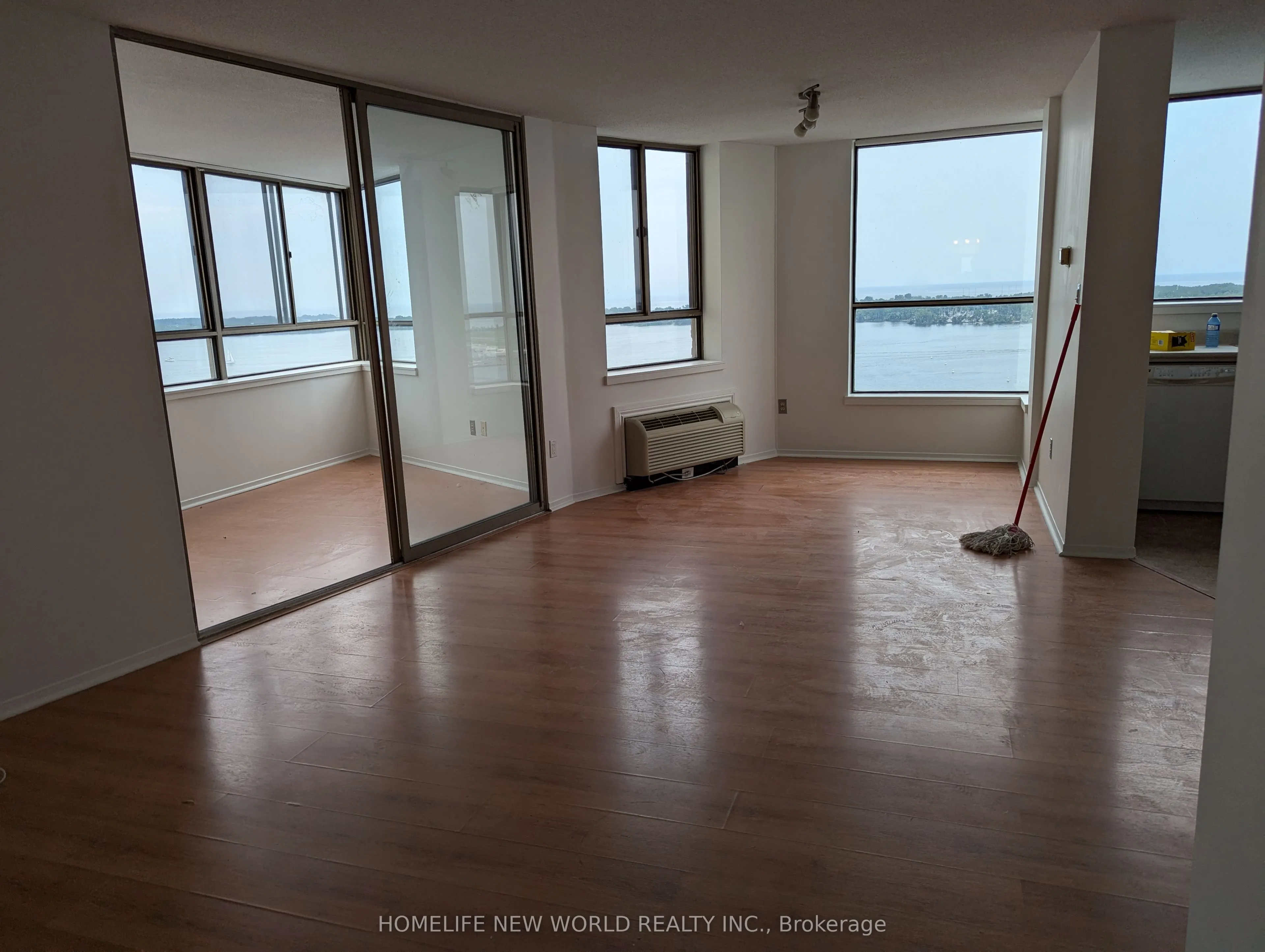 270 Queens Quay W, #2501