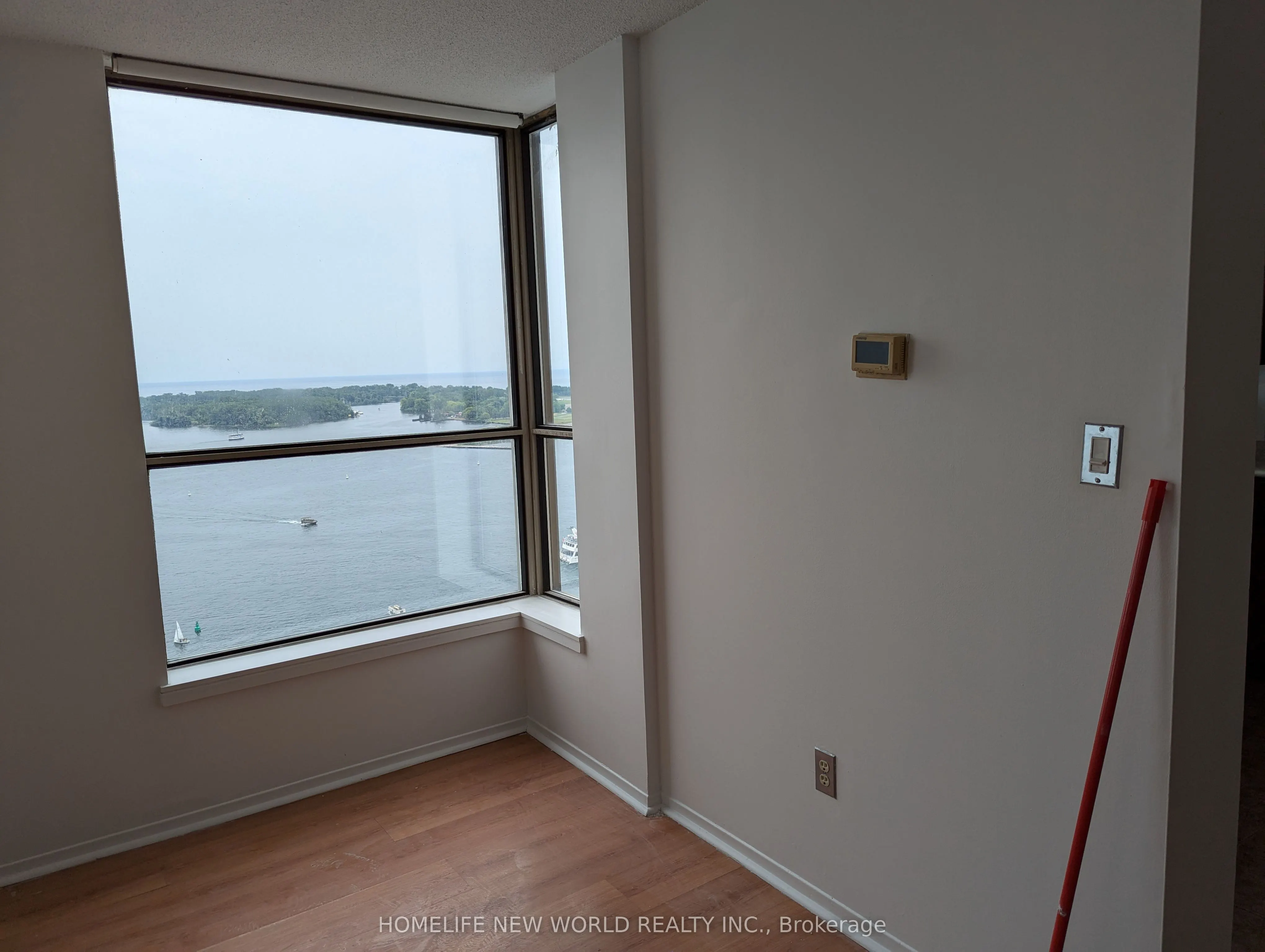 270 Queens Quay W, #2501