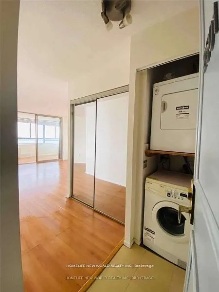 270 Queens Quay W, #2501