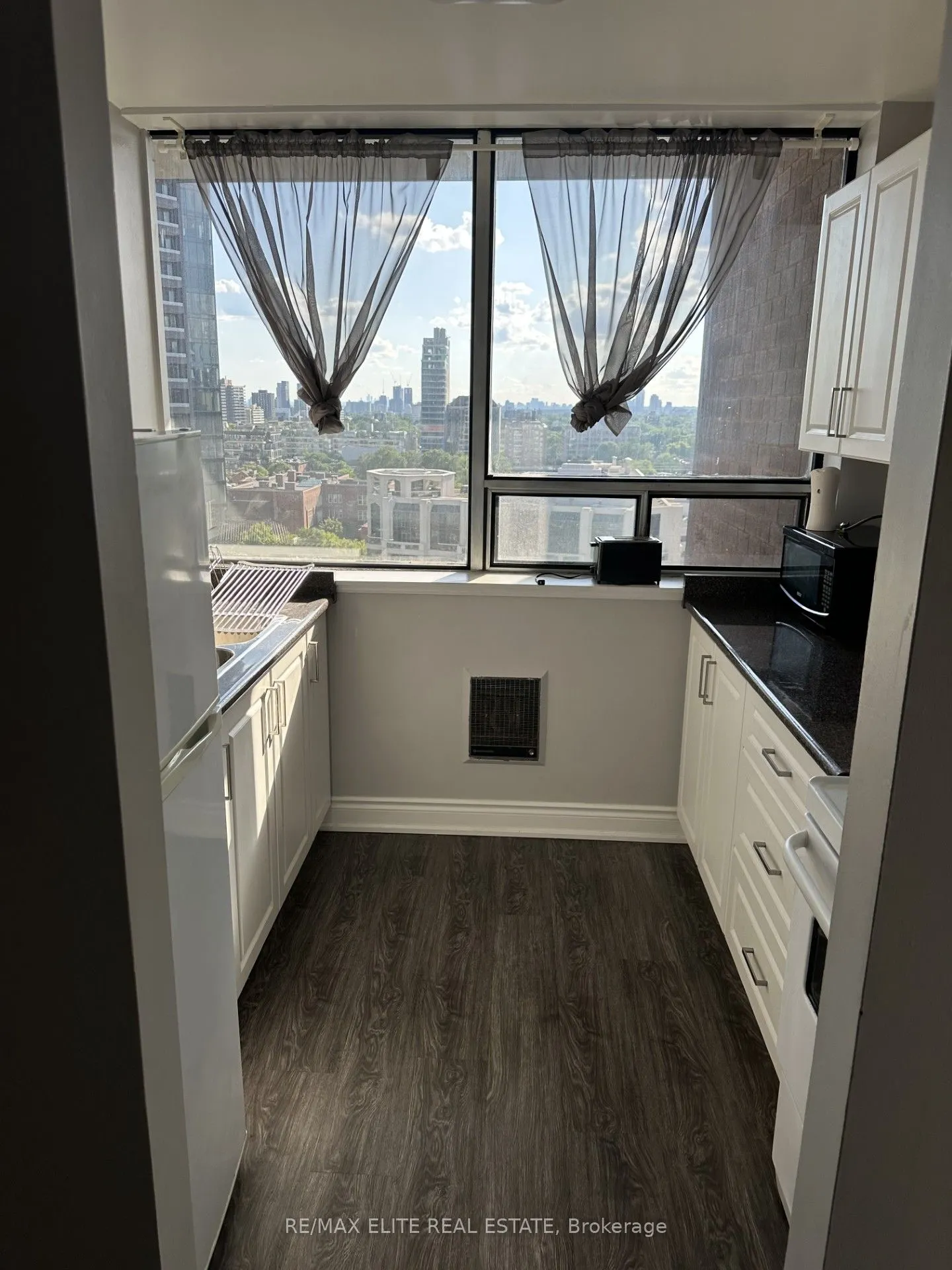 914 Yonge Street, #1212
