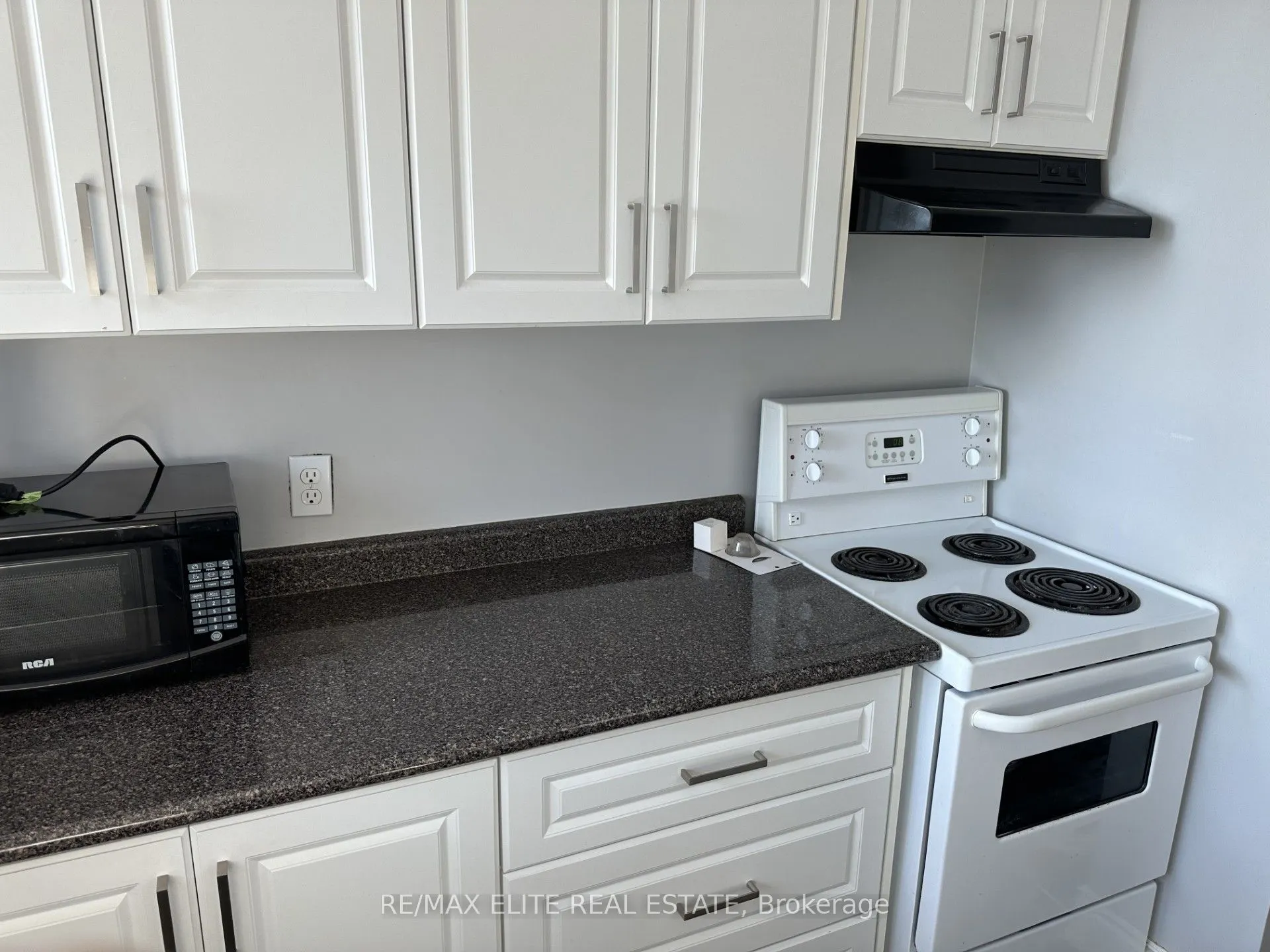 914 Yonge Street, #1212