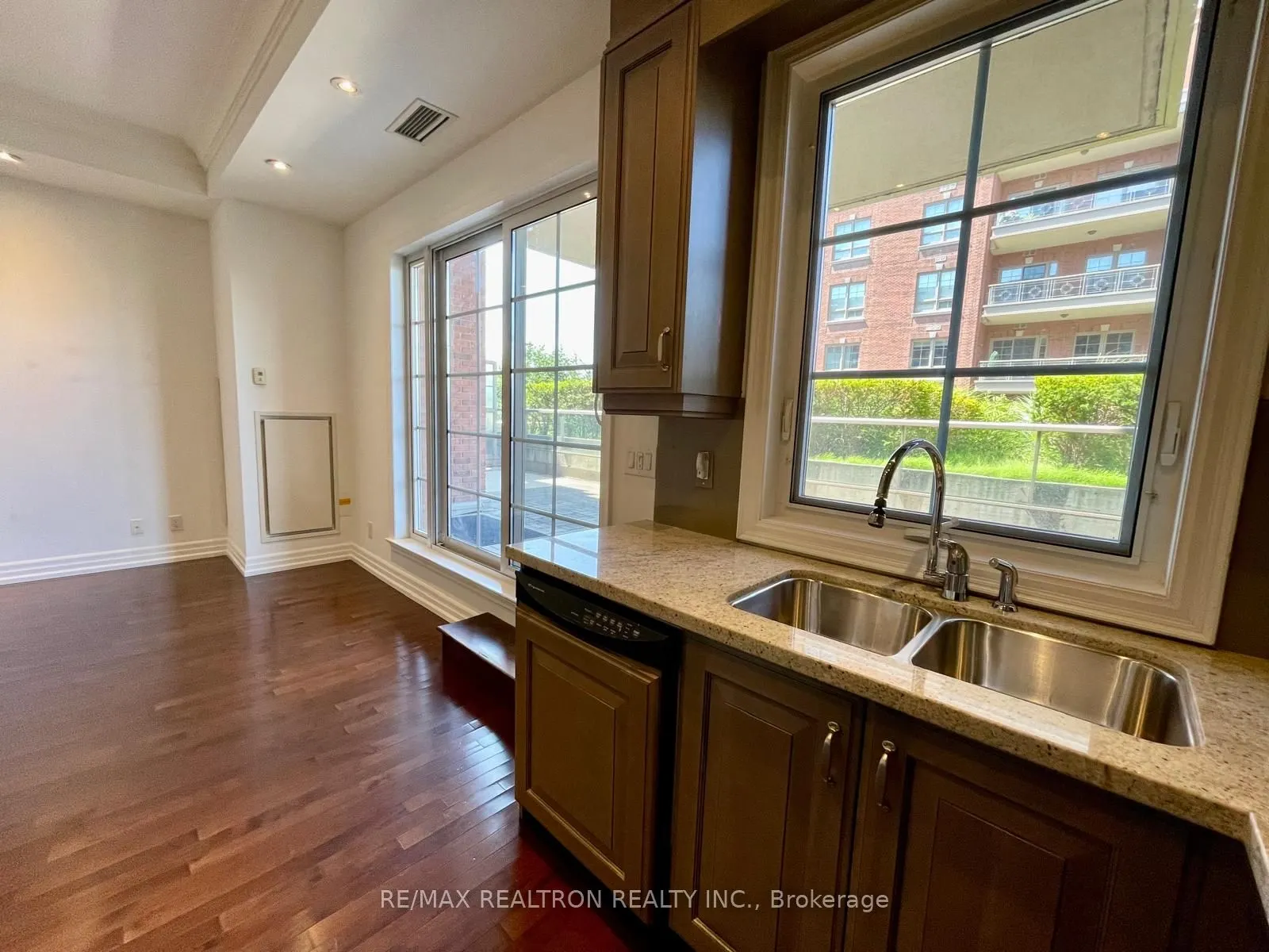 21 Burkebrook Place, #413