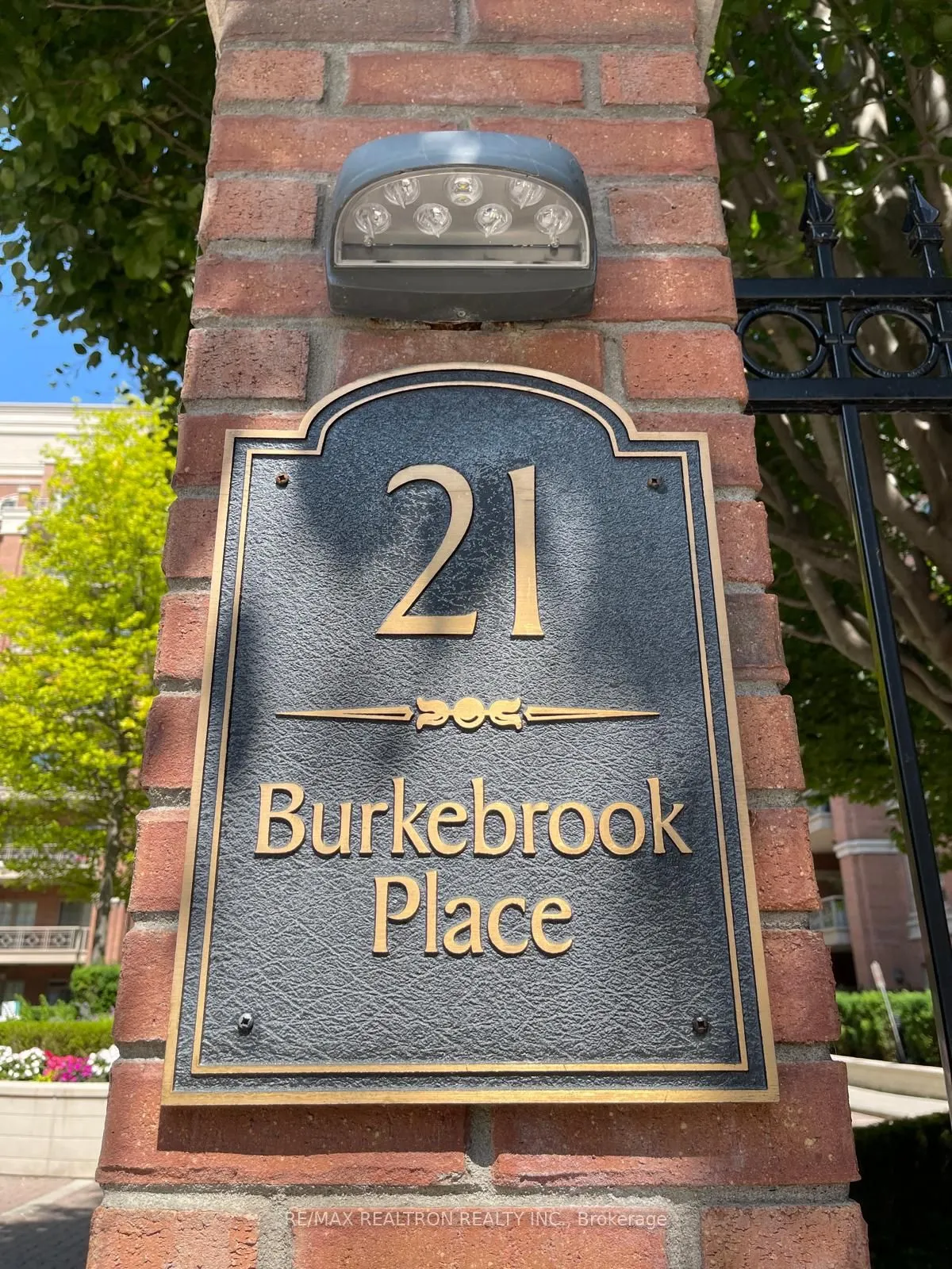 21 Burkebrook Place, #413