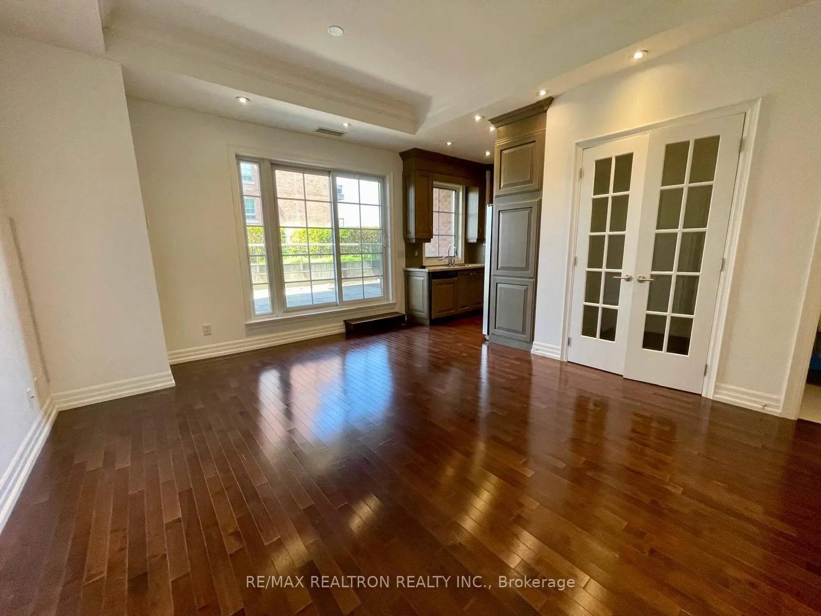 21 Burkebrook Place, #413