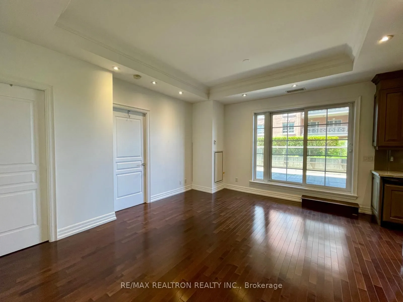 21 Burkebrook Place, #413