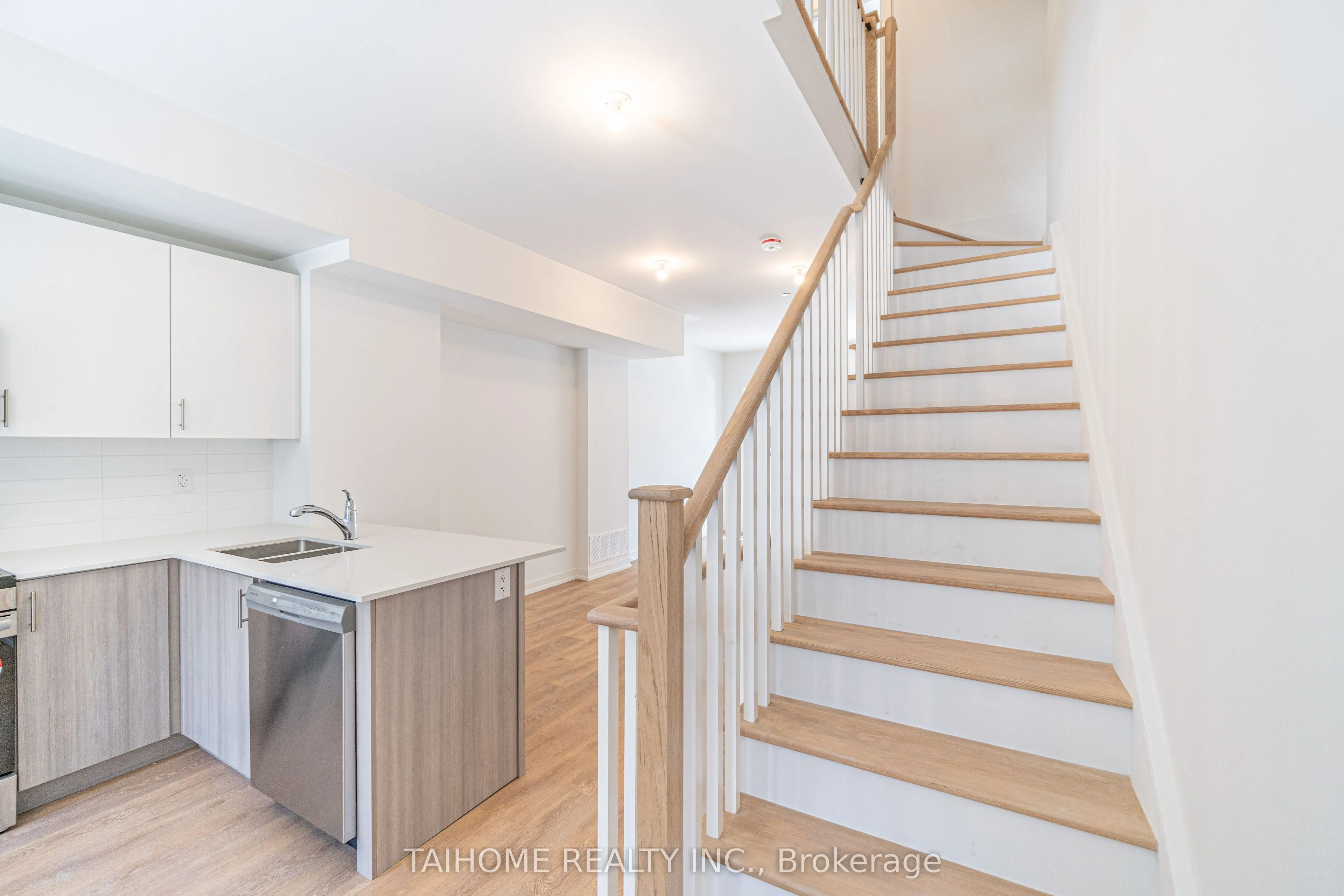 35 CASE OOTES Drive