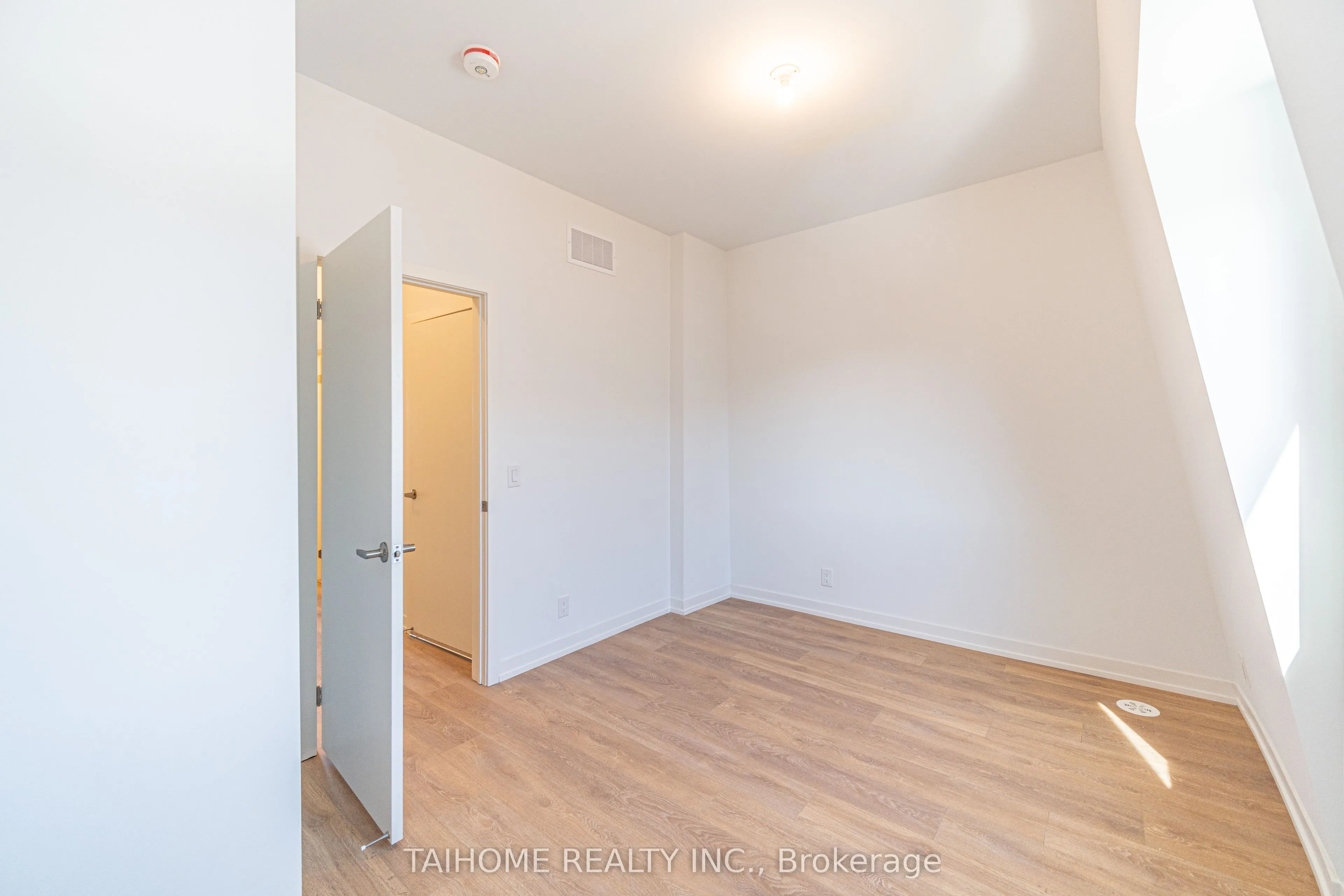35 CASE OOTES Drive