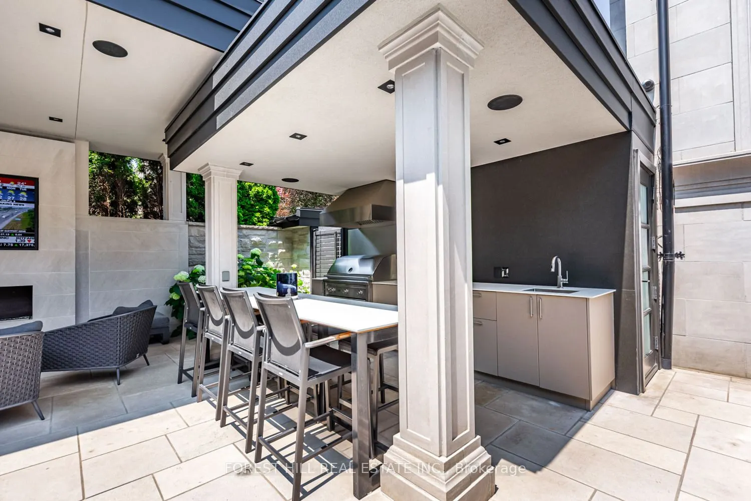 9 Dewbourne Avenue