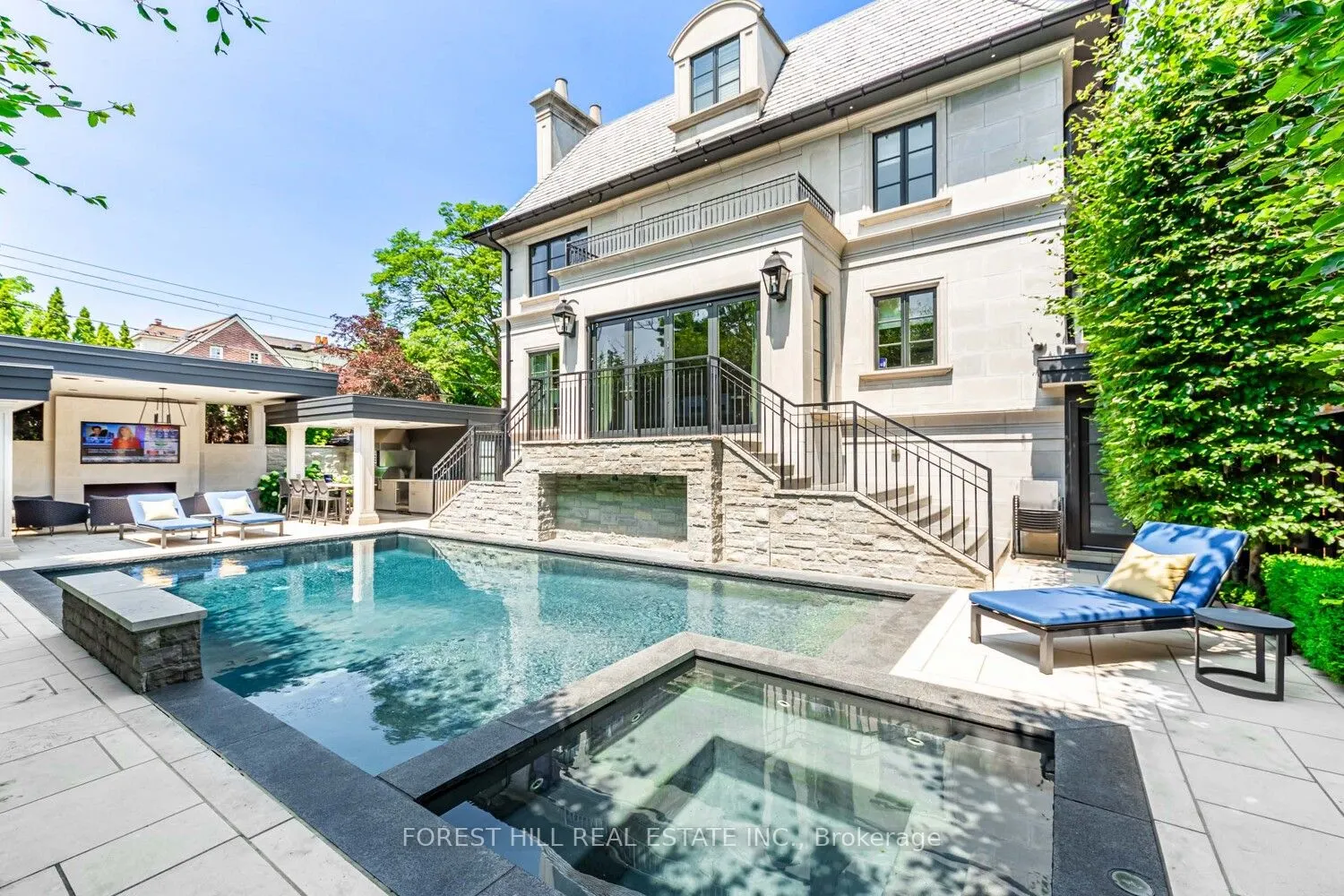 9 Dewbourne Avenue