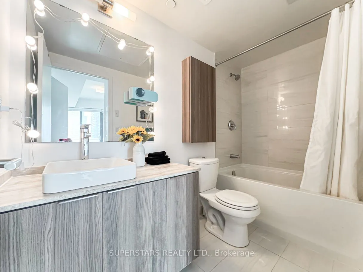 11 Wellesley Street W, #3105