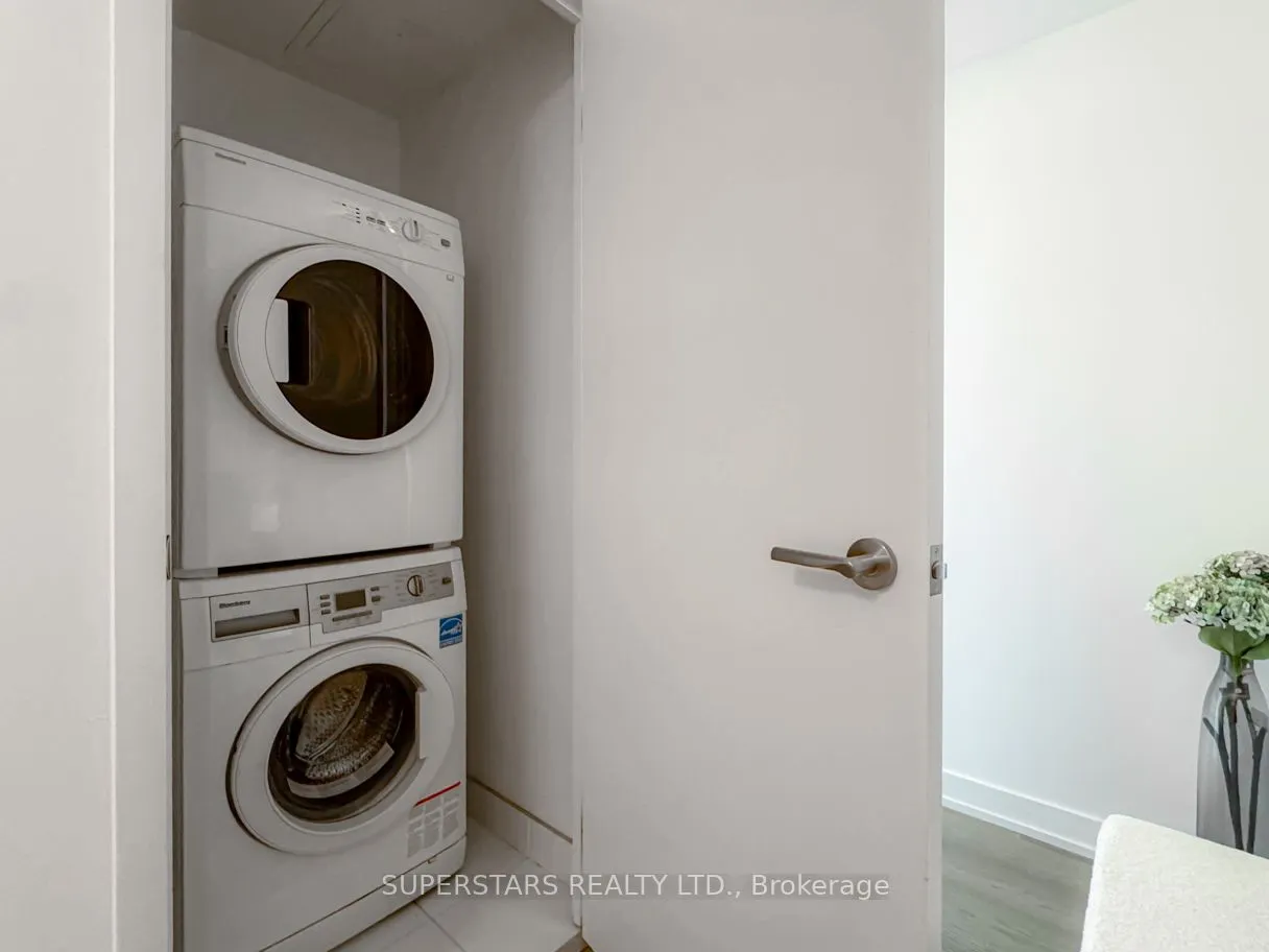 11 Wellesley Street W, #3105