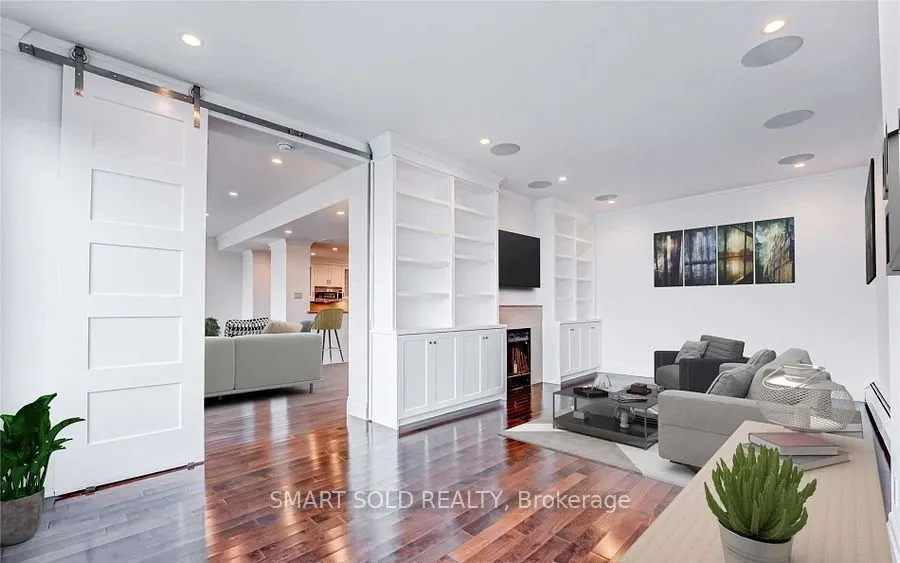 30 Wellington Street E, #2202