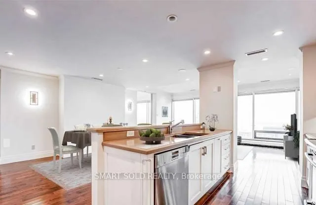 30 Wellington Street E, #2202