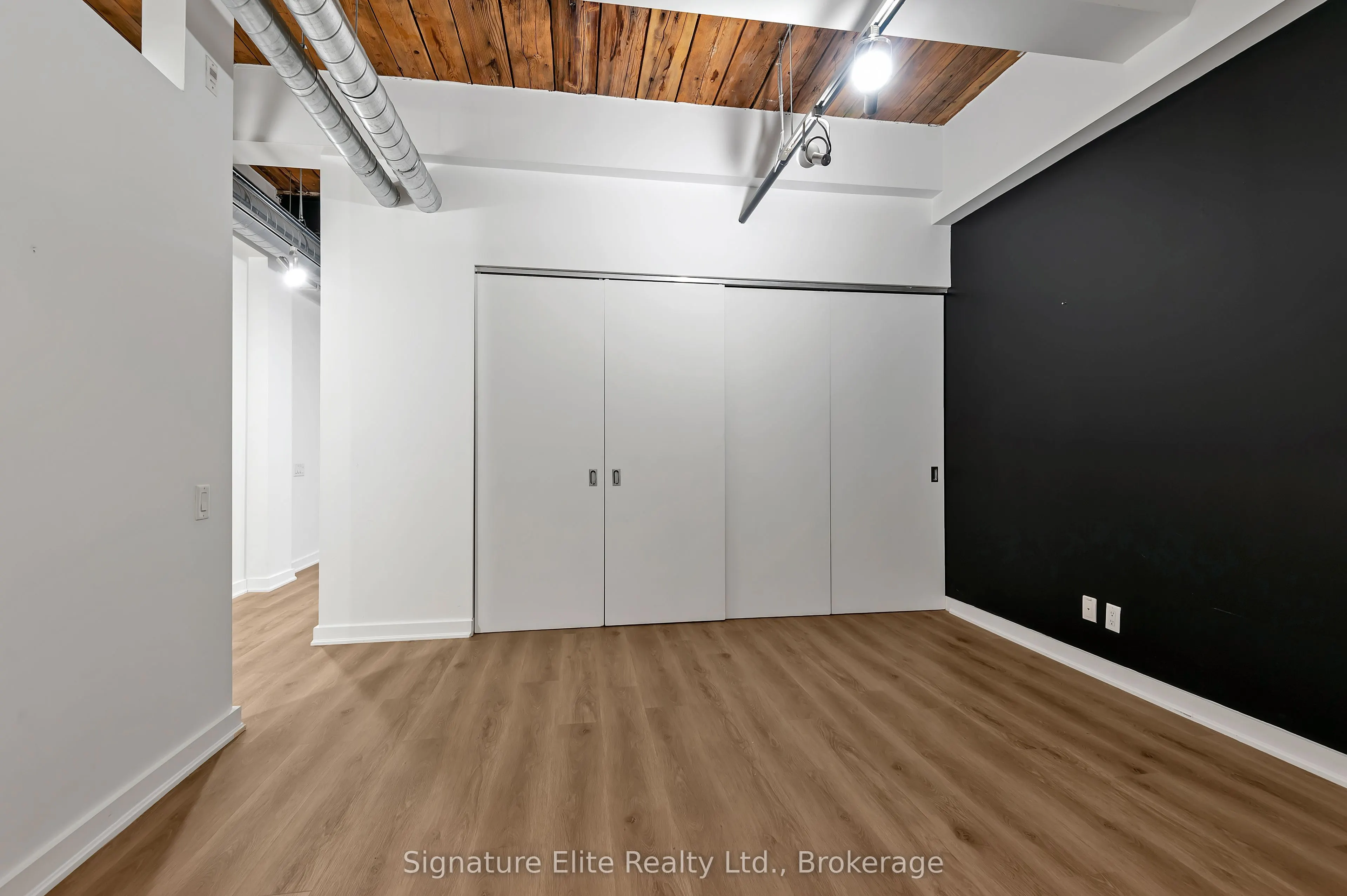43 Hanna Avenue, #207