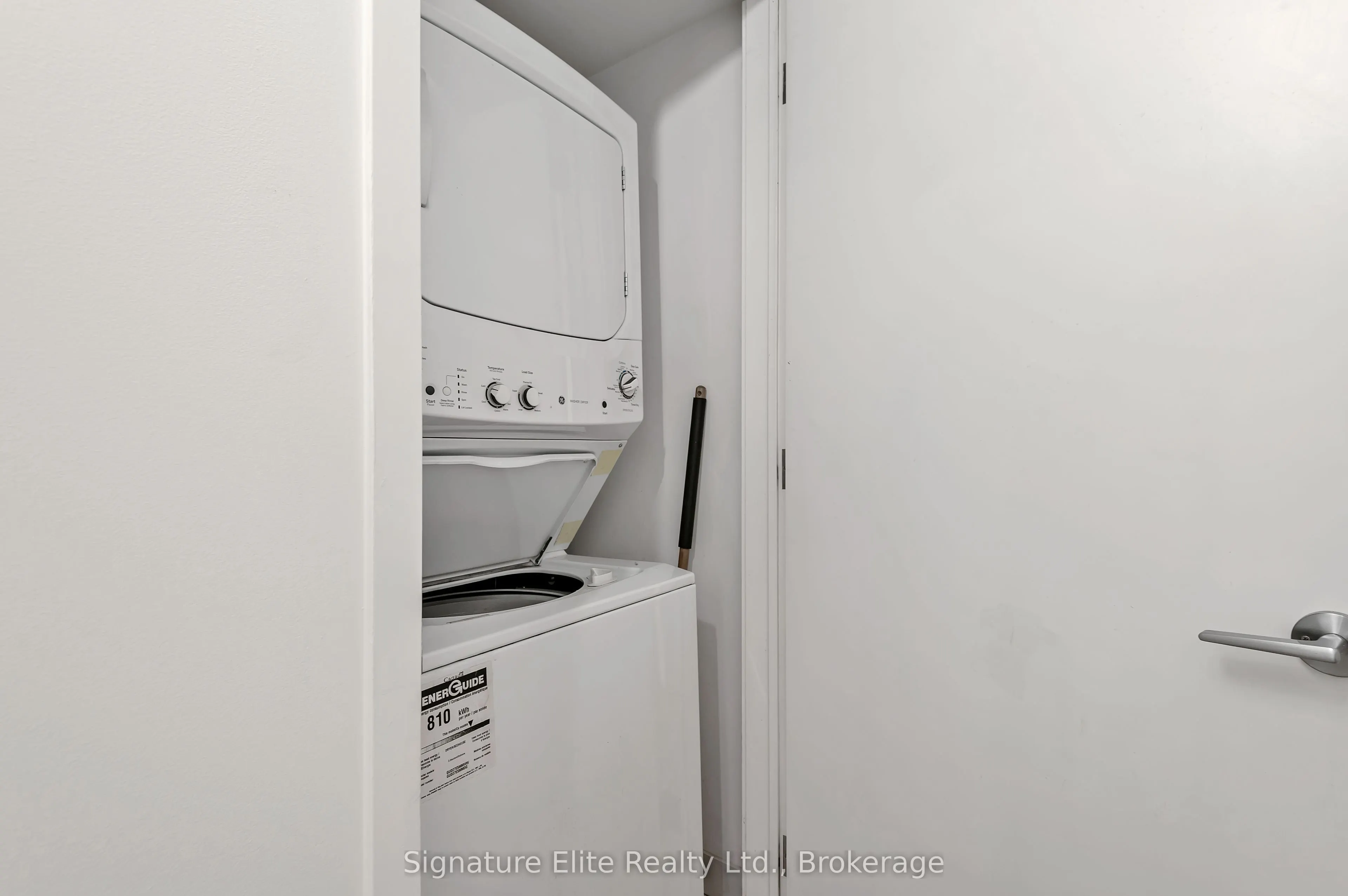 43 Hanna Avenue, #207