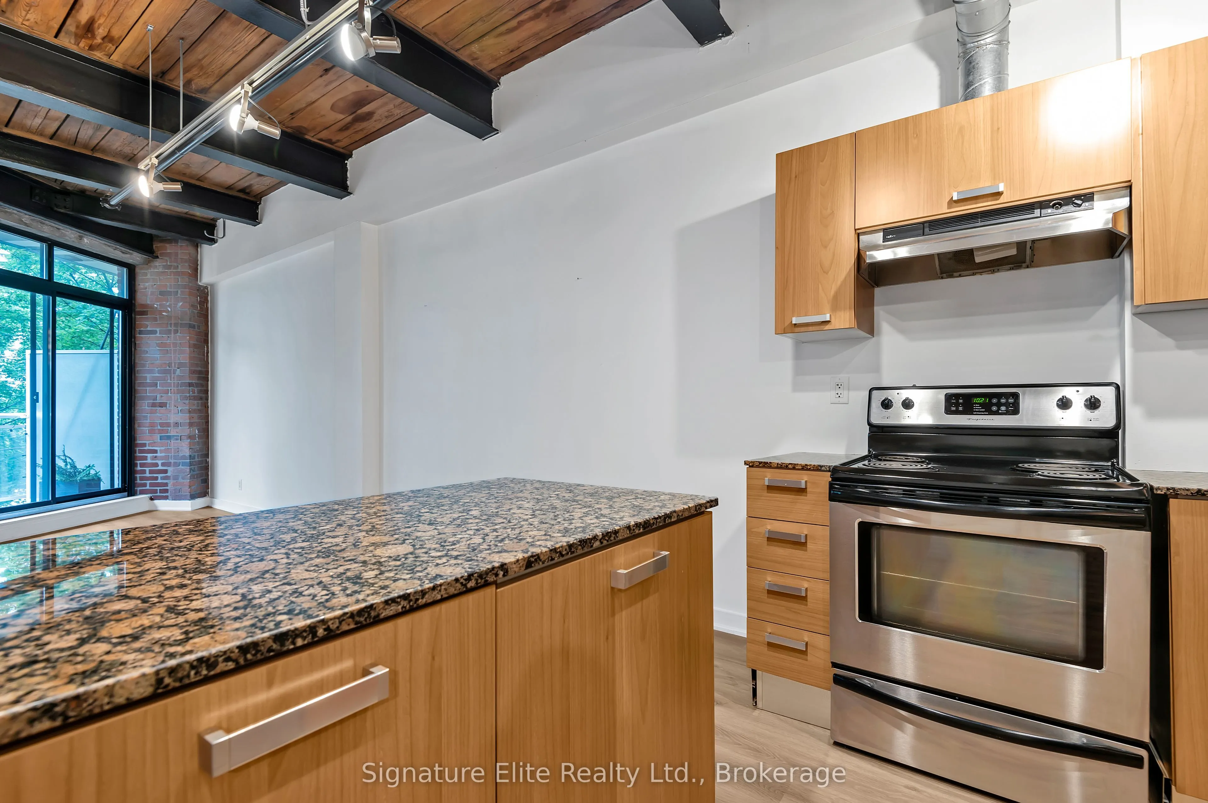 43 Hanna Avenue, #207