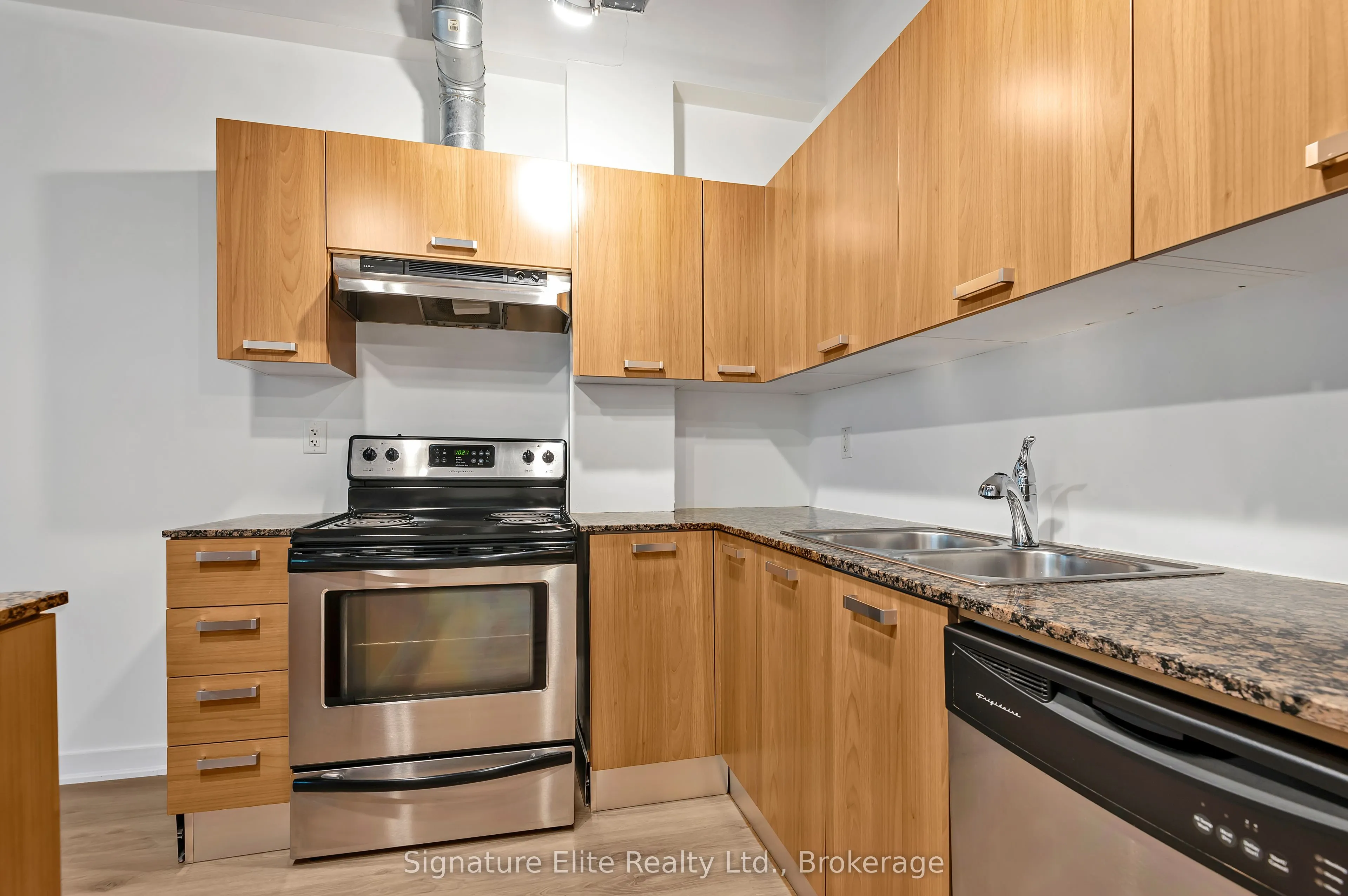 43 Hanna Avenue, #207