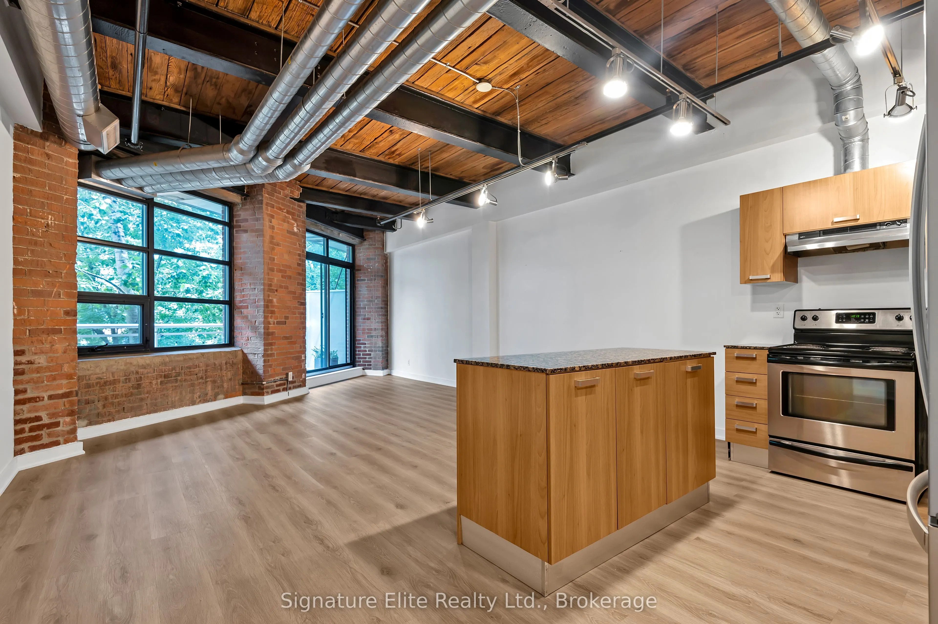 43 Hanna Avenue, #207