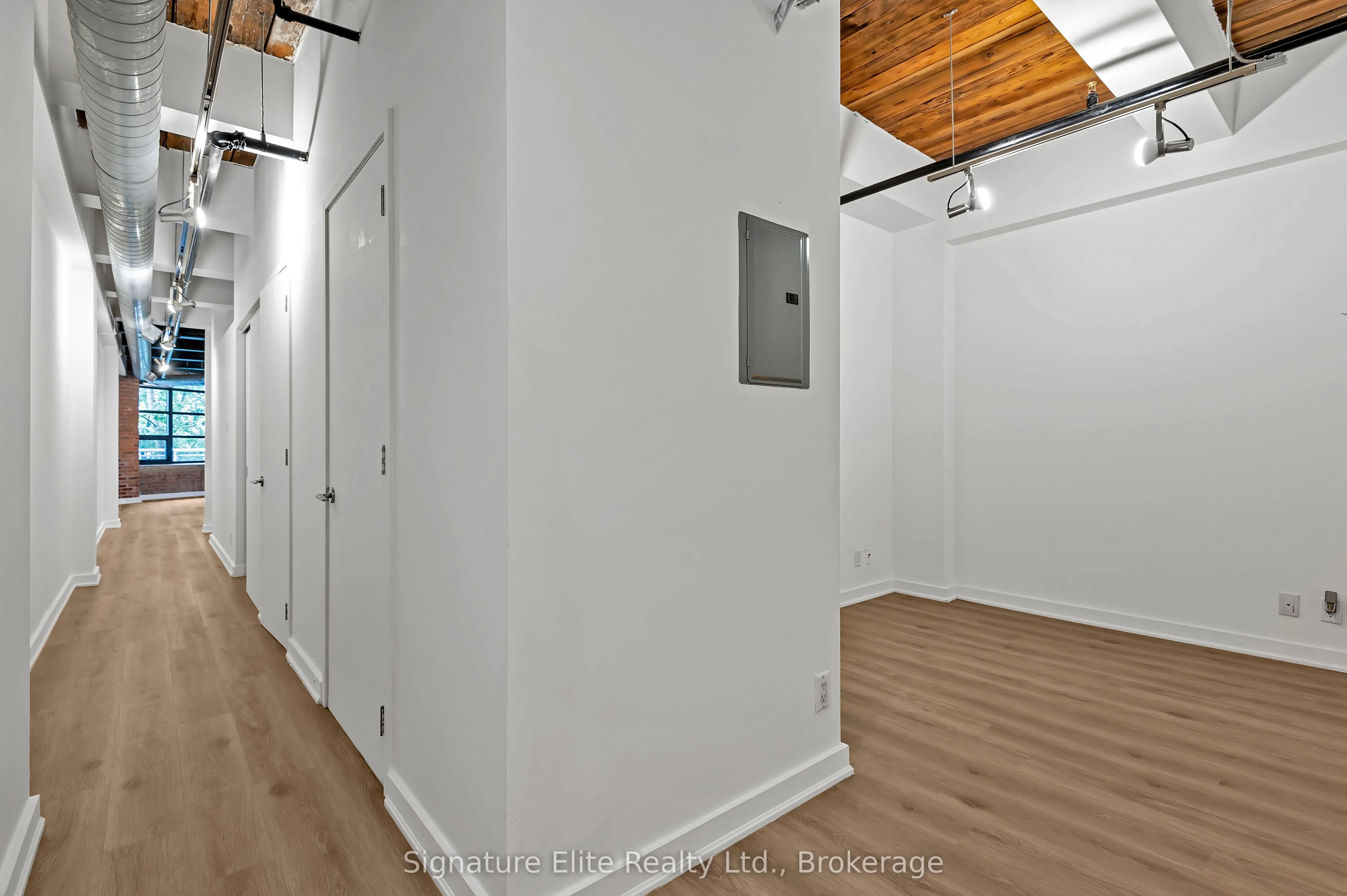 43 Hanna Avenue, #207