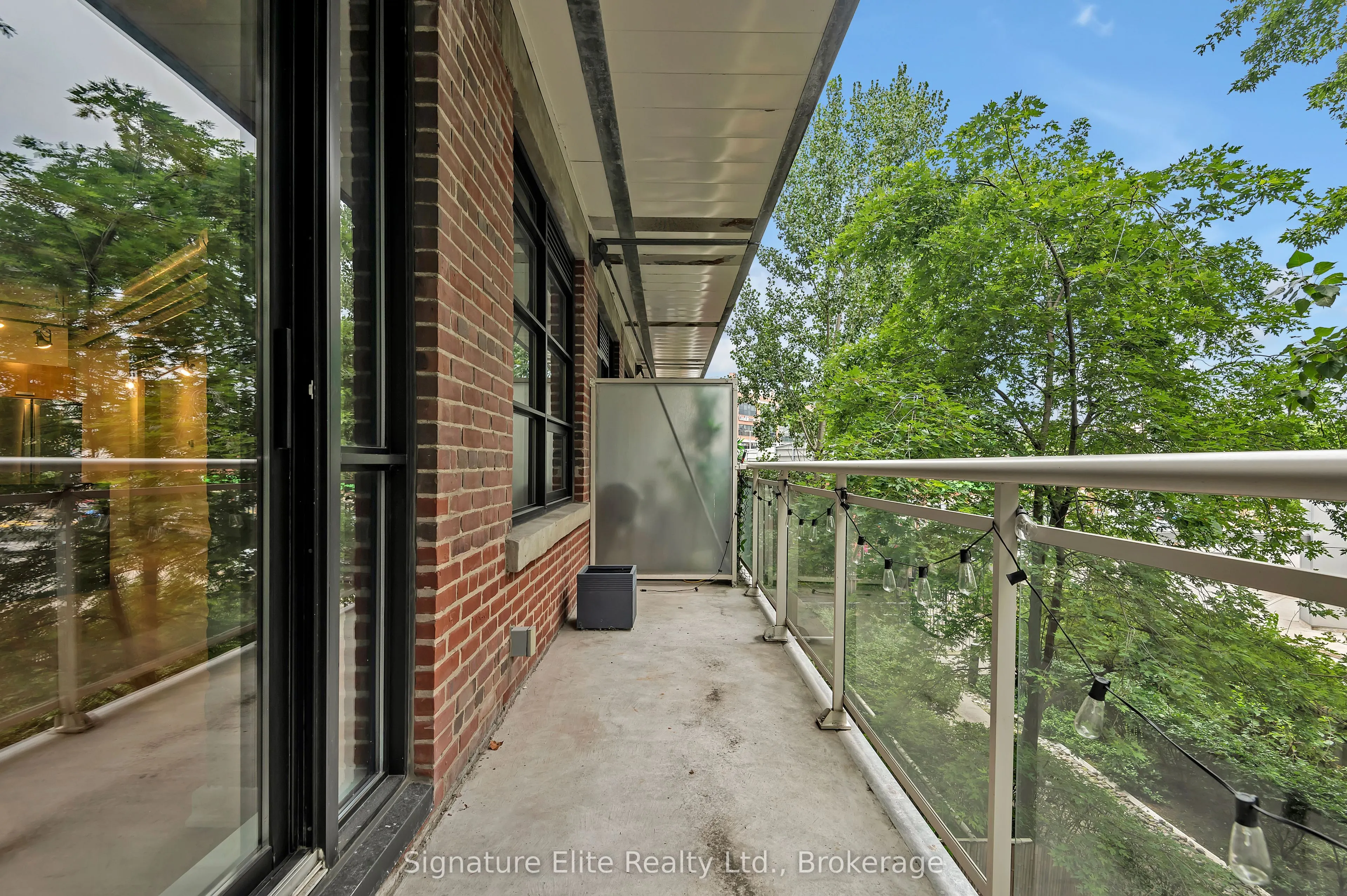 43 Hanna Avenue, #207