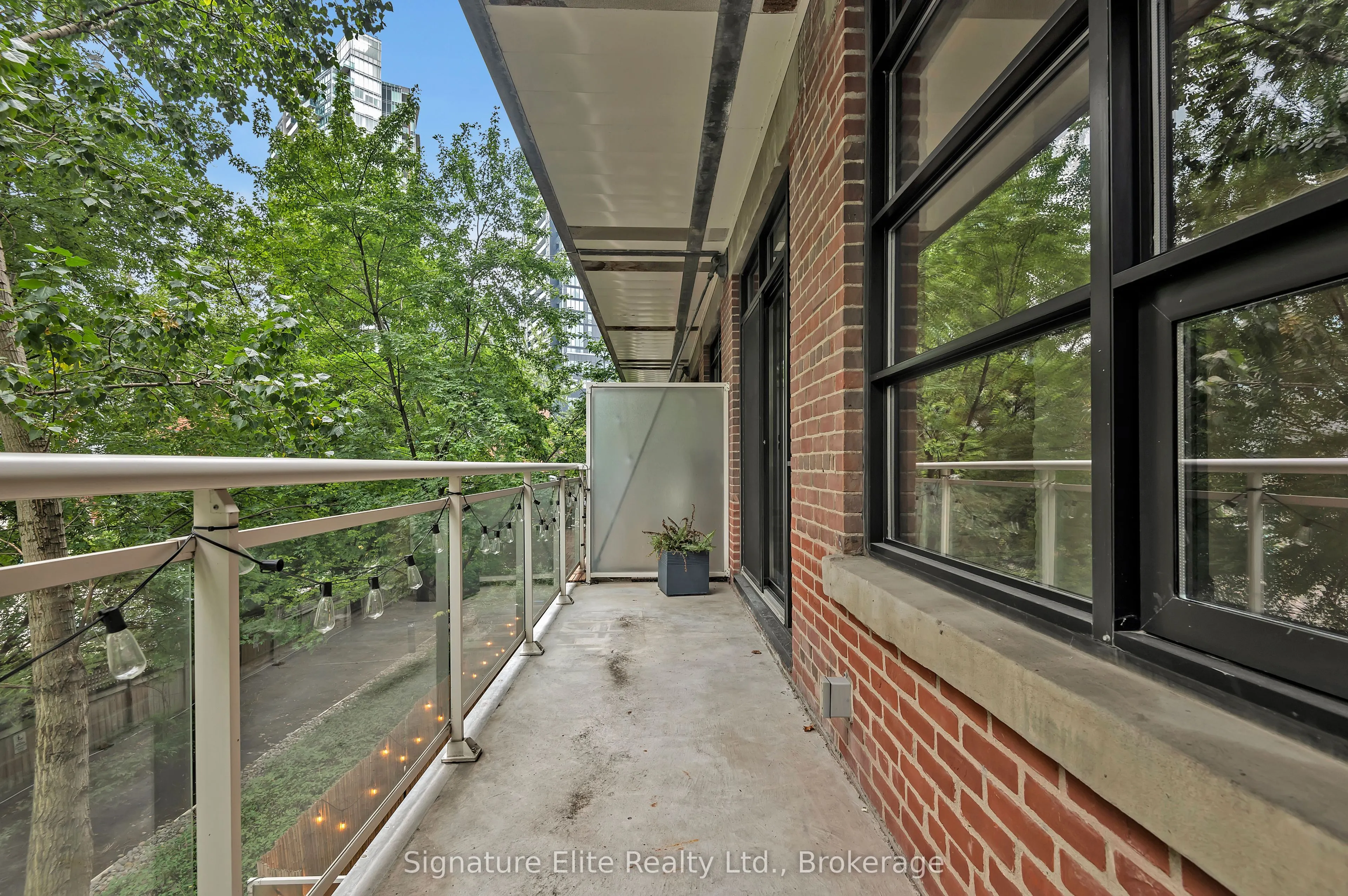 43 Hanna Avenue, #207