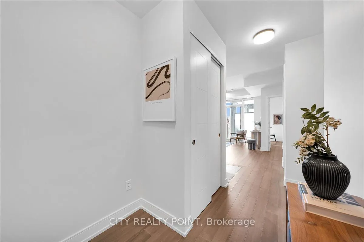 664 Spadina Avenue, #512
