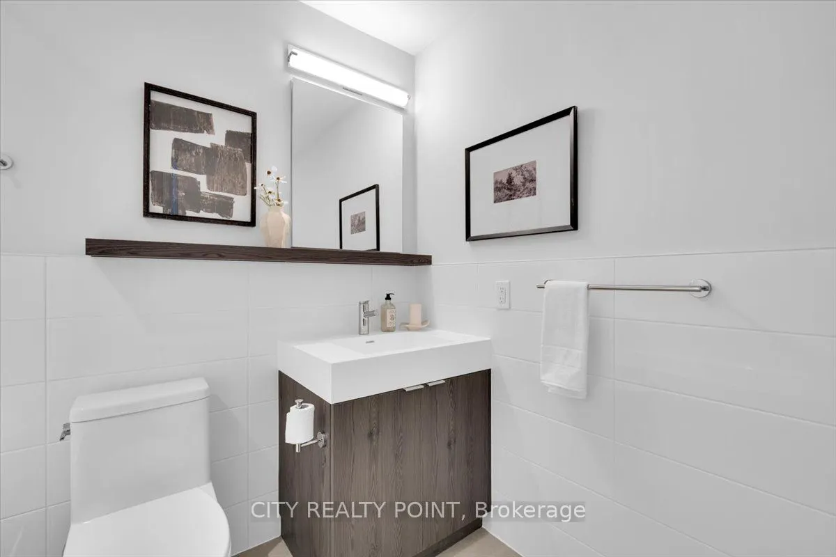 664 Spadina Avenue, #512
