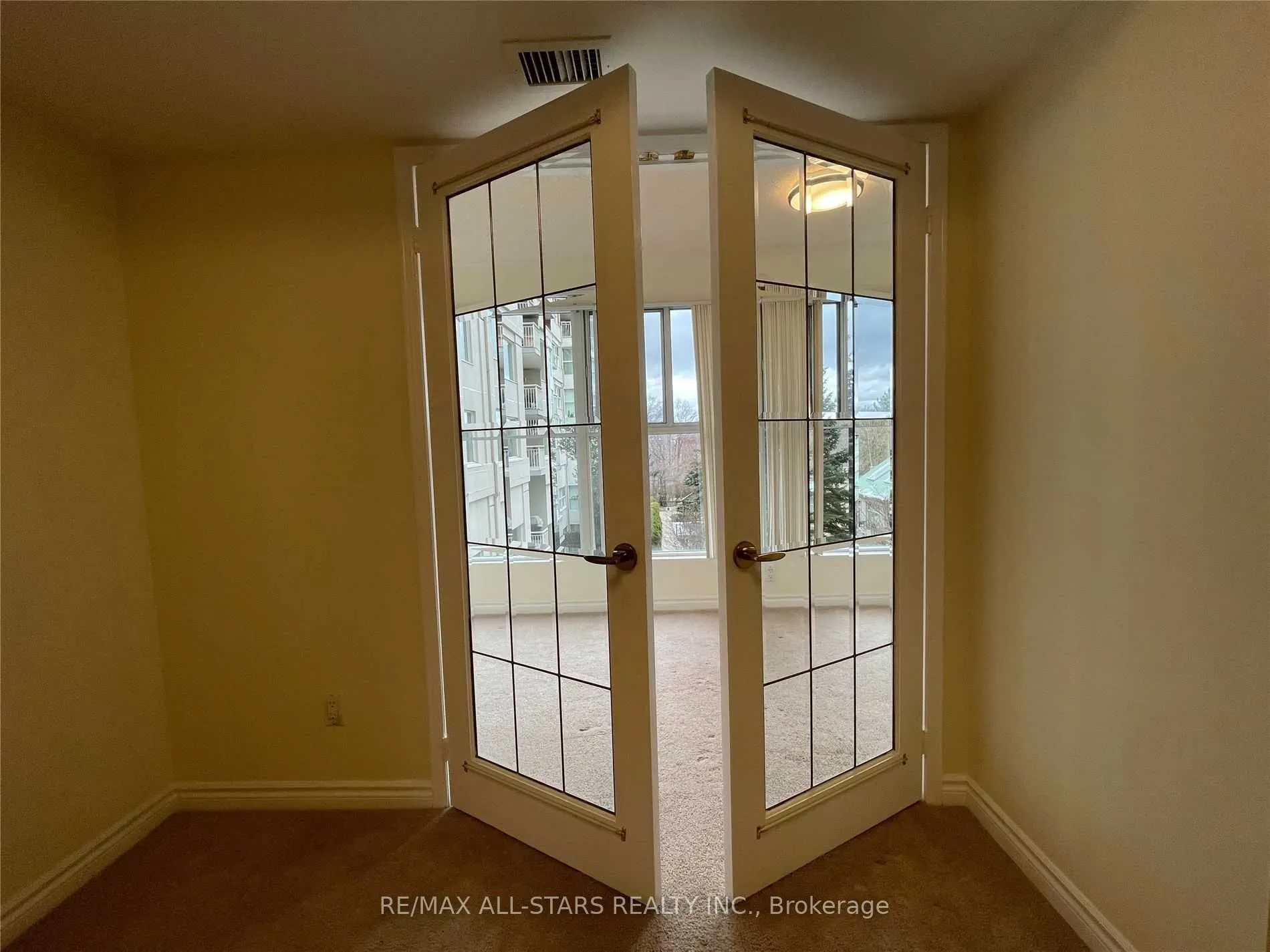 18 Concorde Place, #111