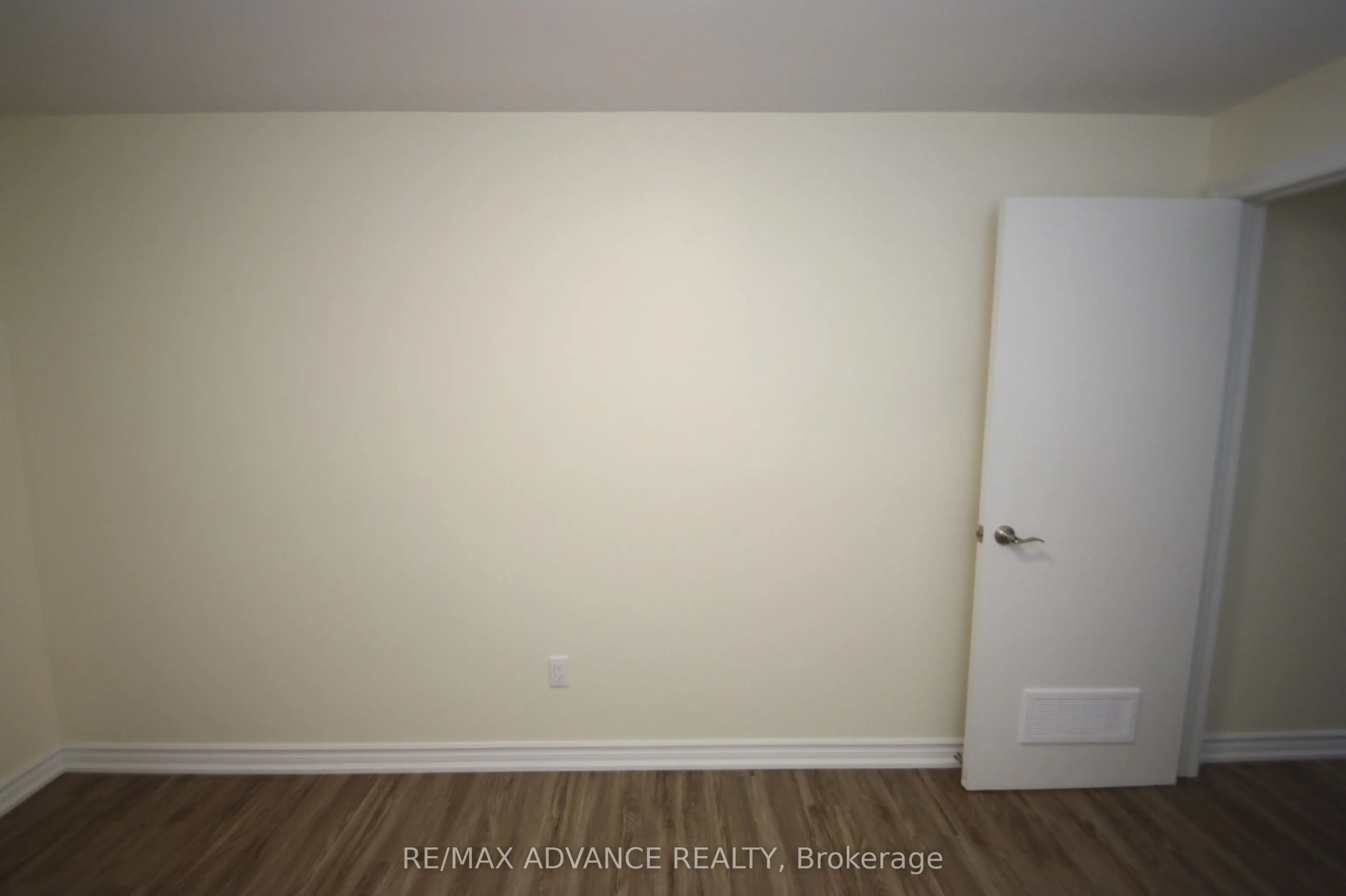 33 Carluke Crescent, #Lower