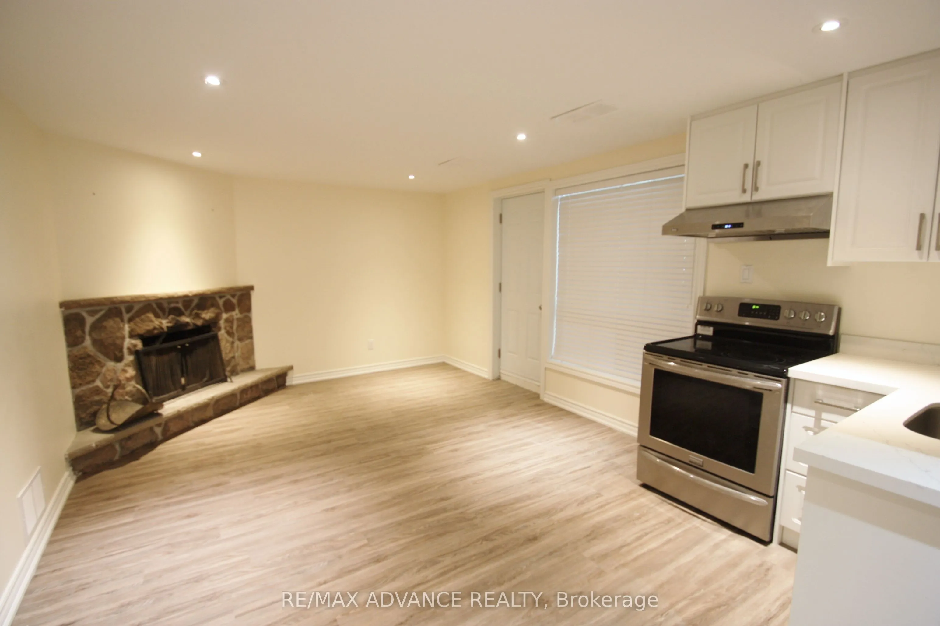 33 Carluke Crescent, #Lower