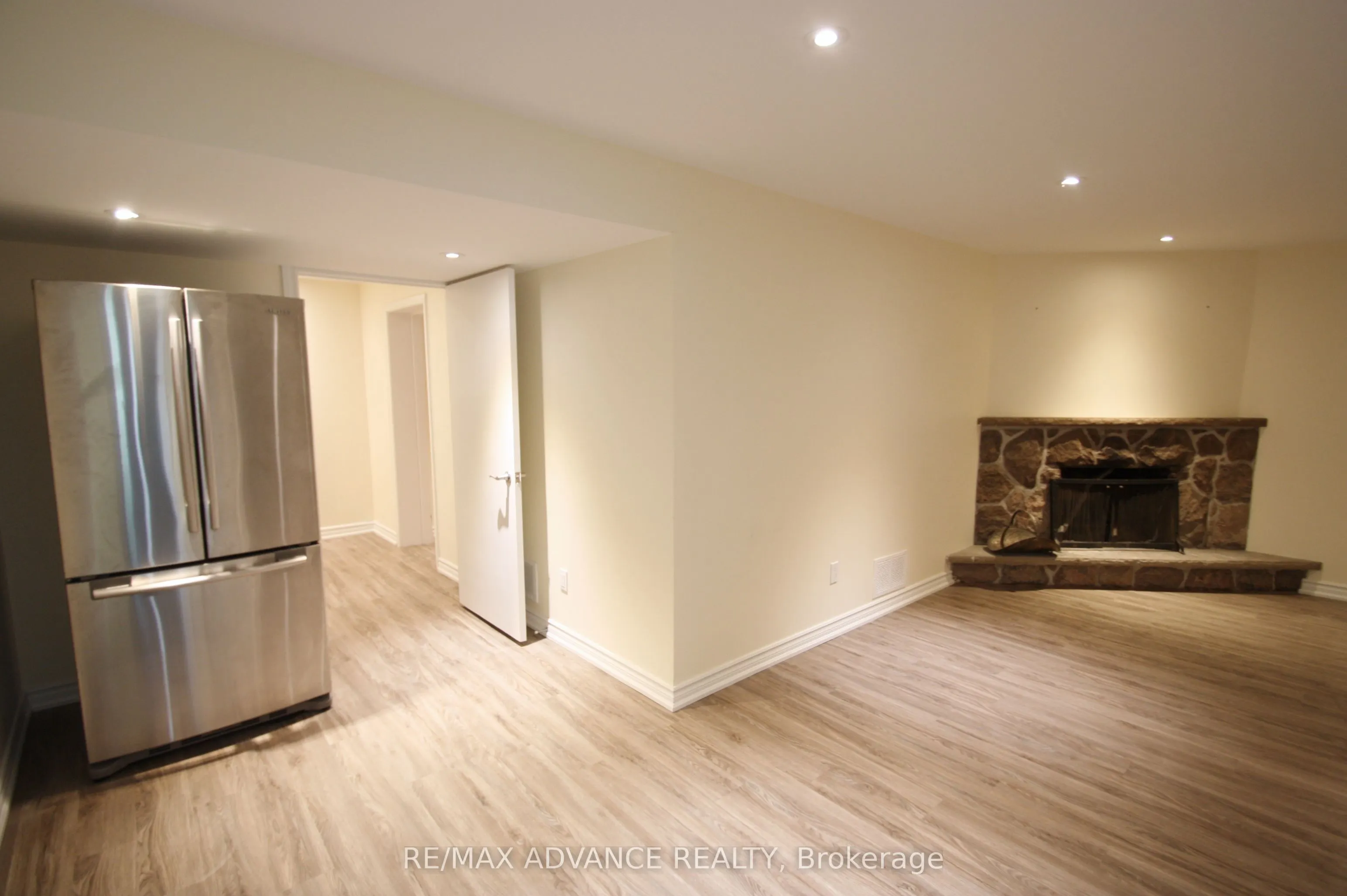33 Carluke Crescent, #Lower