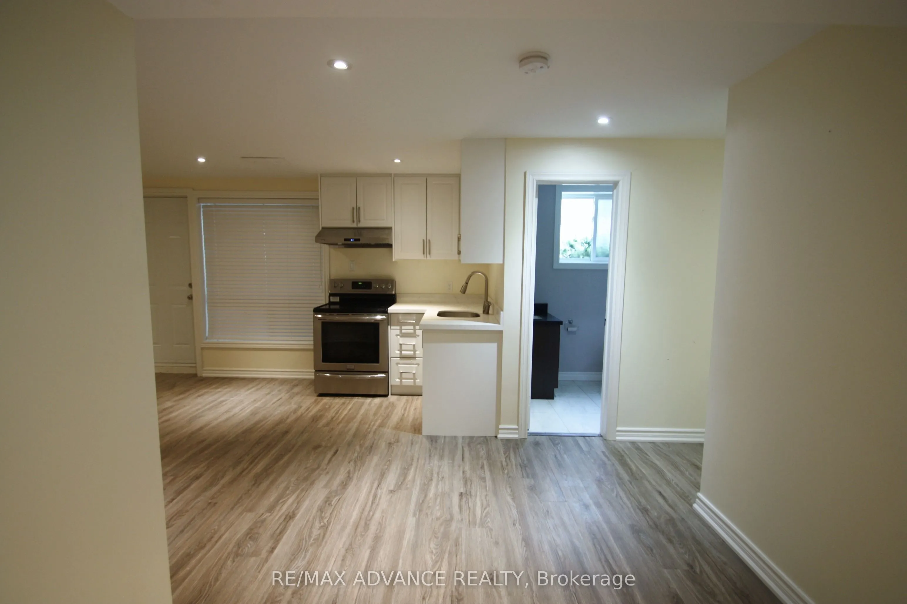 33 Carluke Crescent, #Lower