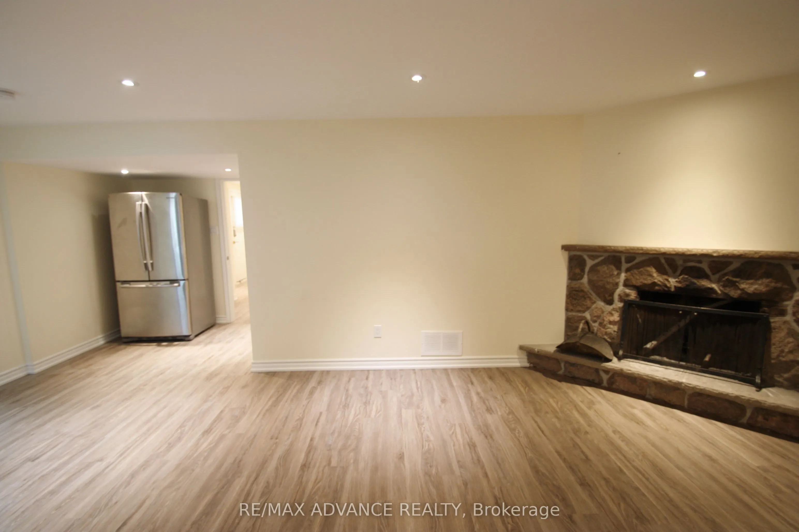 33 Carluke Crescent, #Lower
