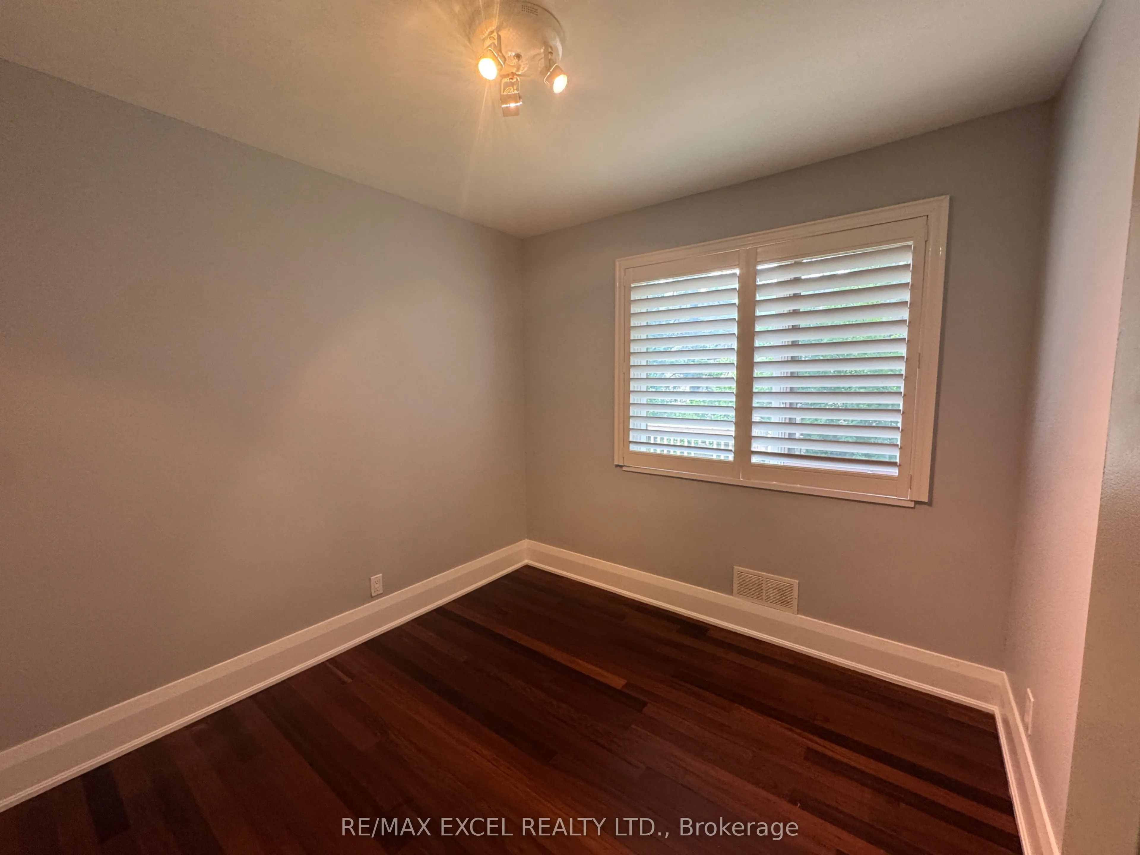 8 Overton Crescent