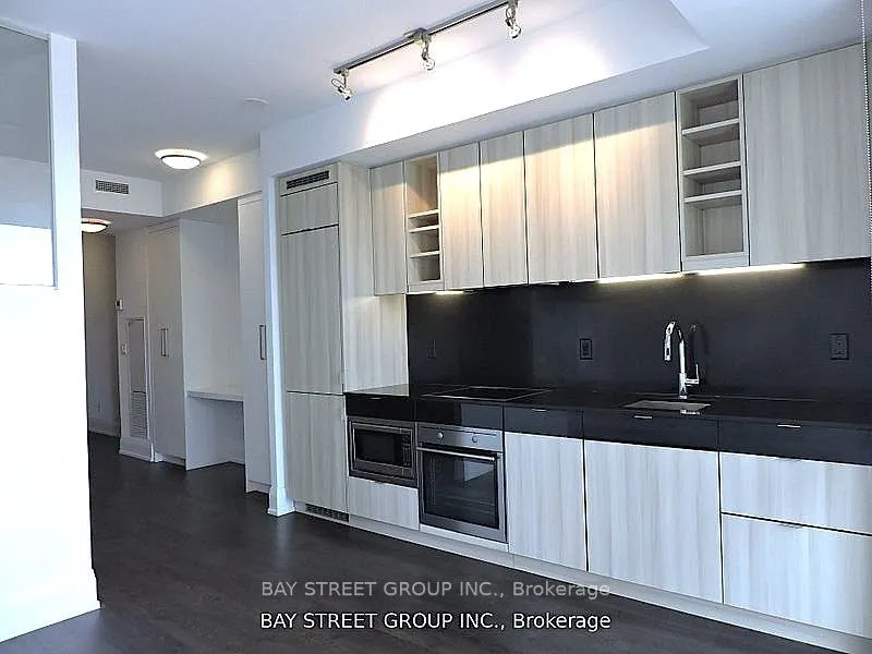 101 Erskine Avenue, #2006