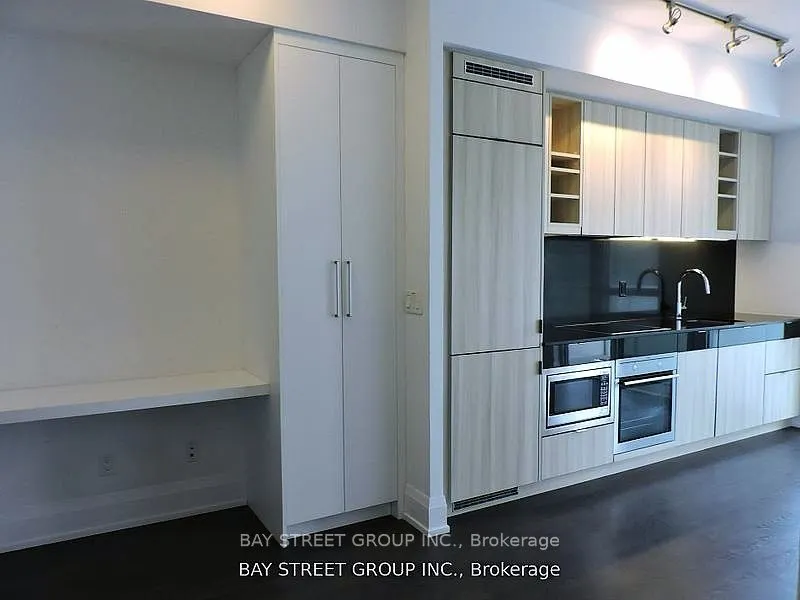 101 Erskine Avenue, #2006