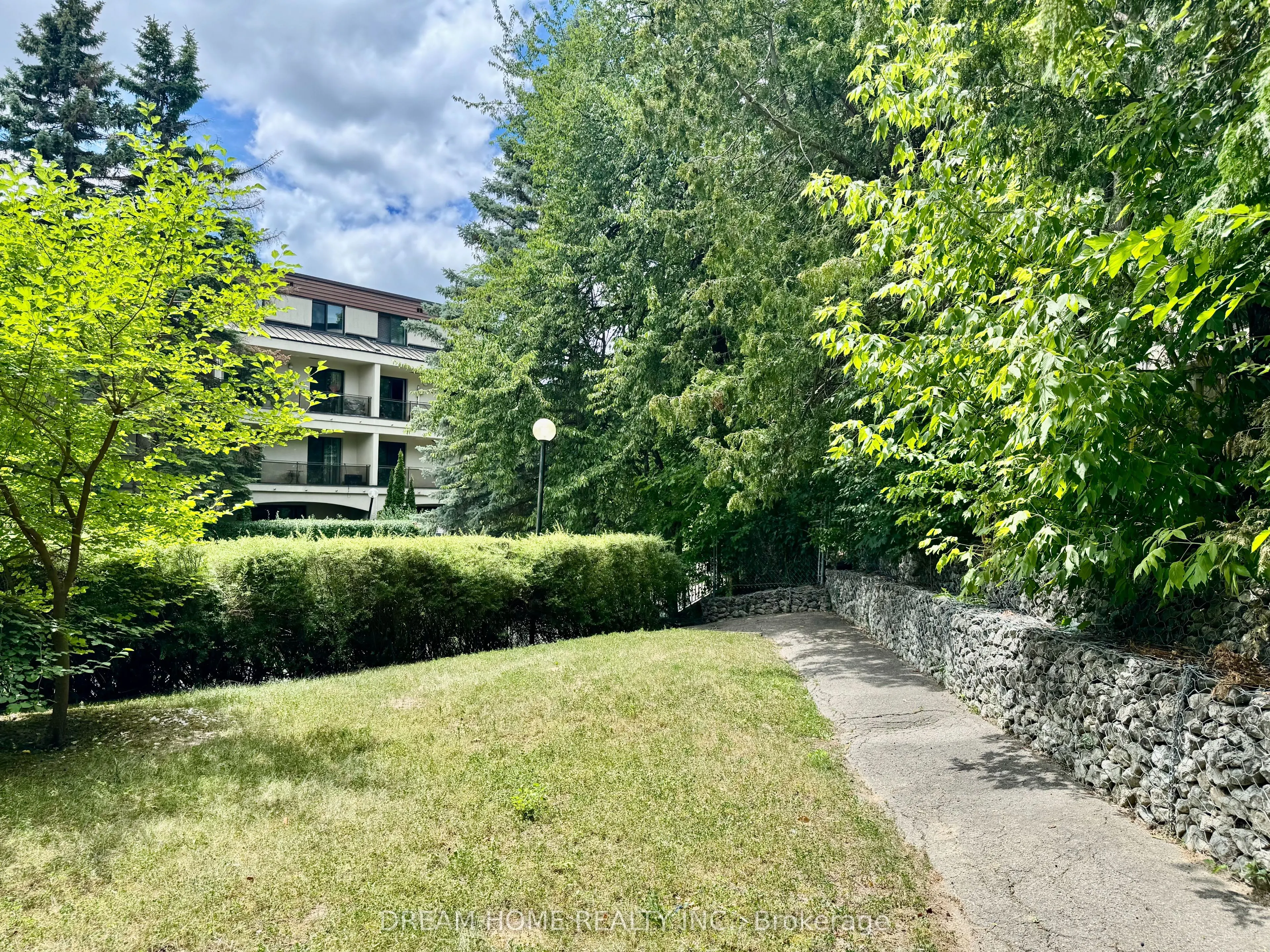 25 Pebble Byway, #11