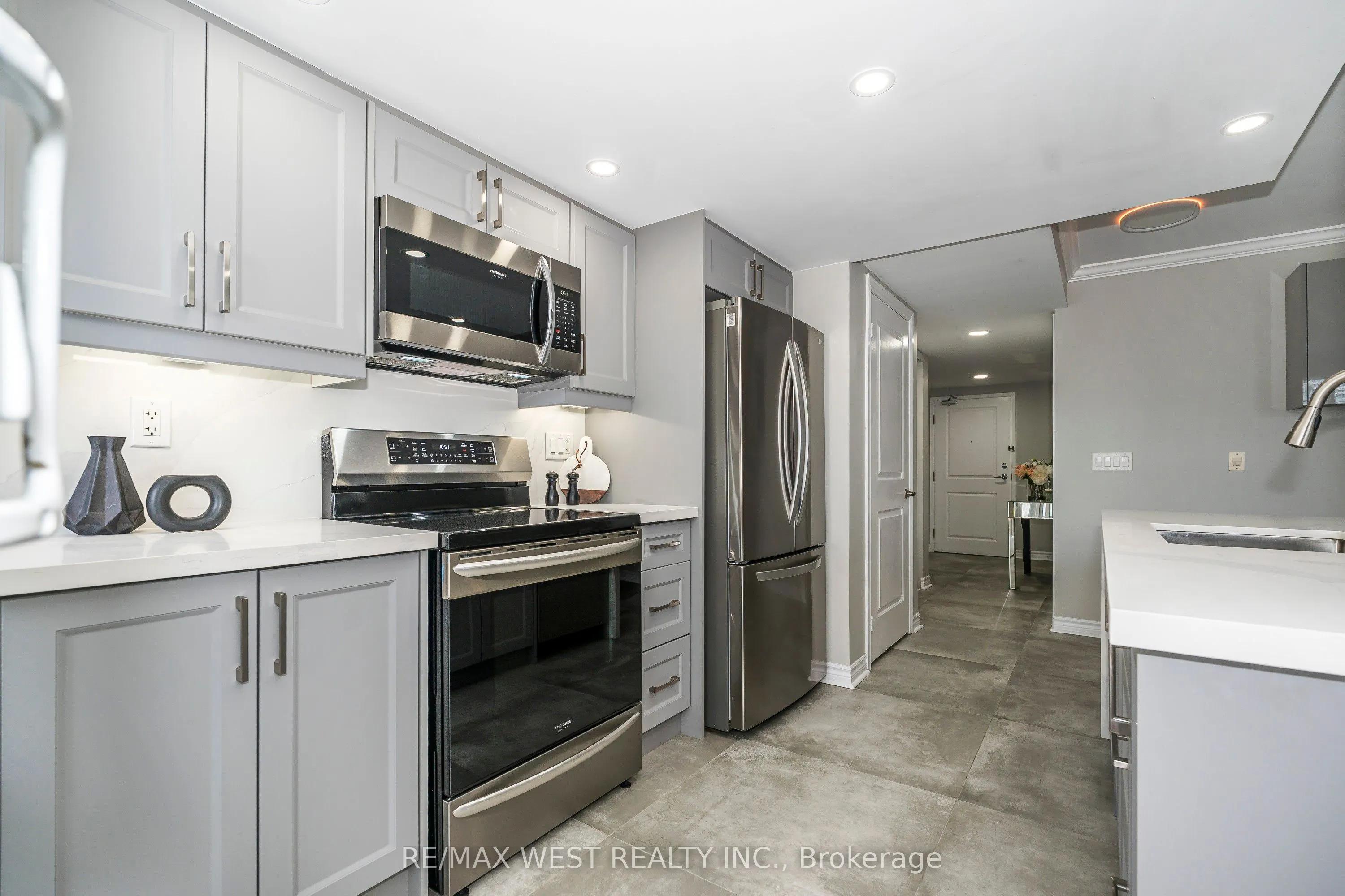 15 Stafford Street, #705