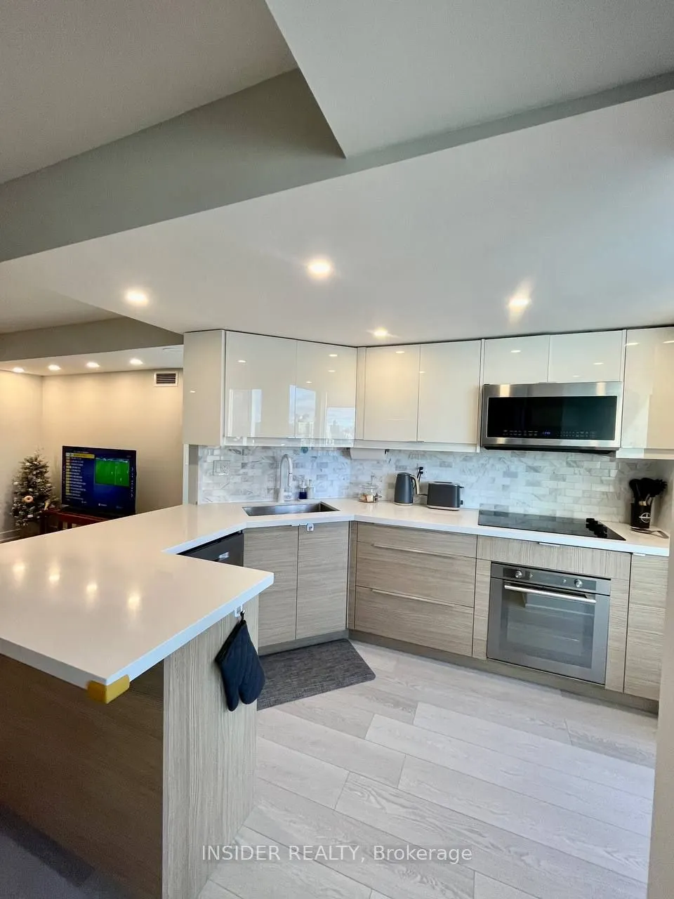 2 Rean Drive, #1612
