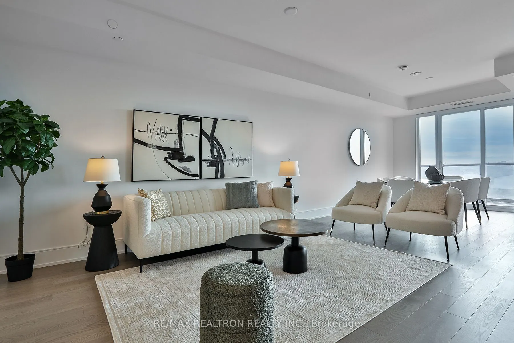 10 Inn On The Park Drive, #901