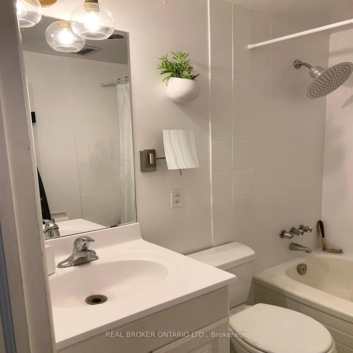 11 Clarence Square, #201