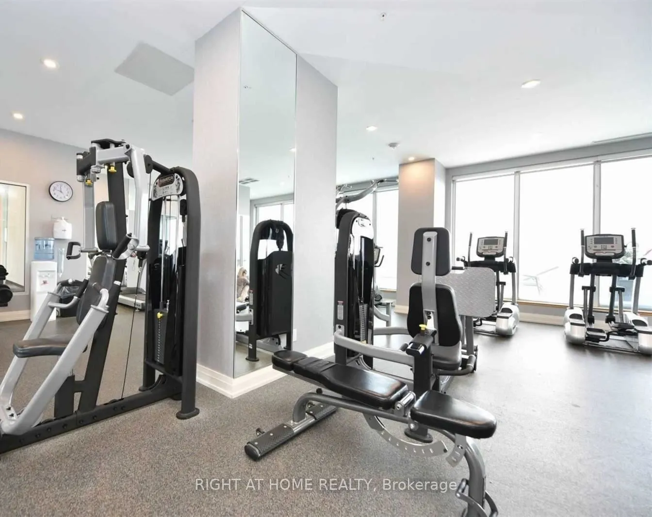 565 Wilson Avenue, #W1001