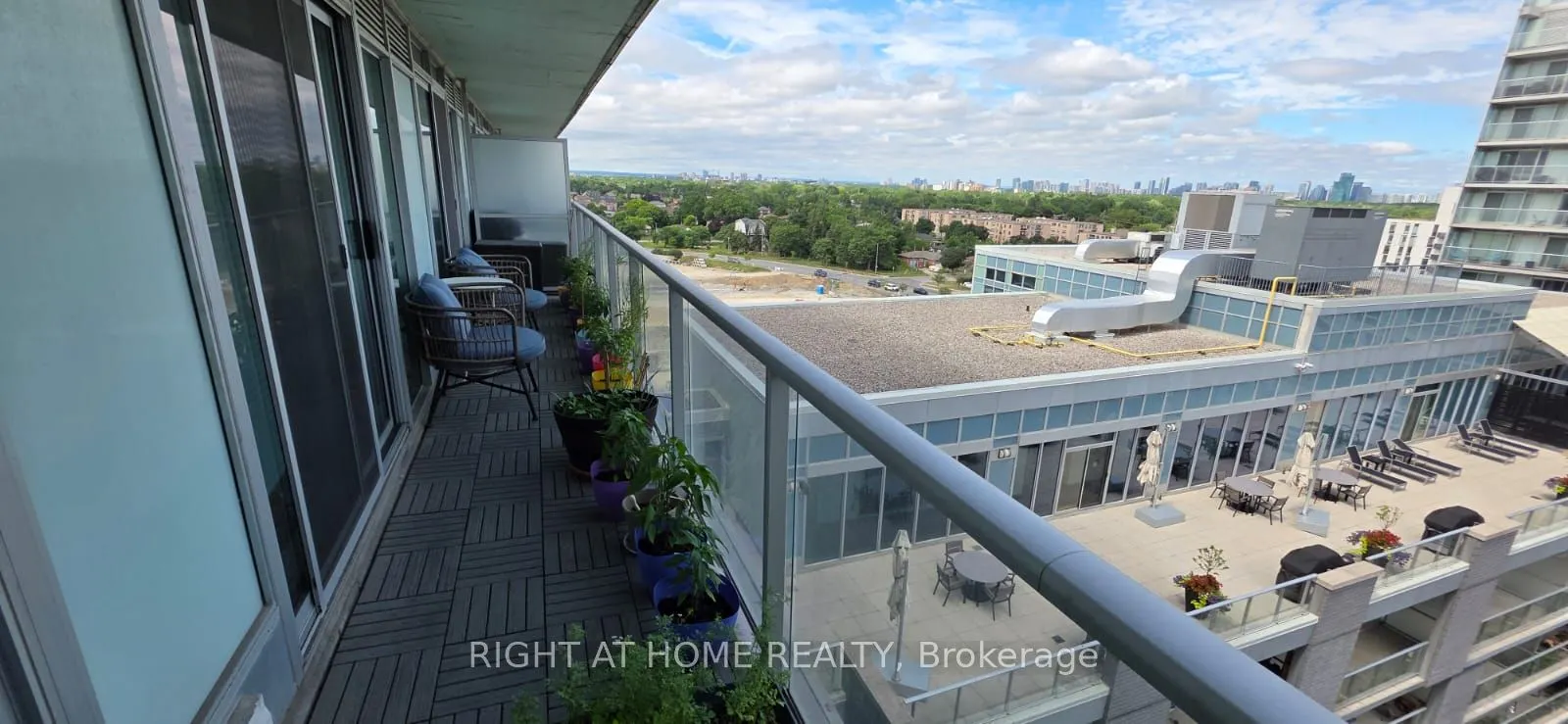 565 Wilson Avenue, #W1001