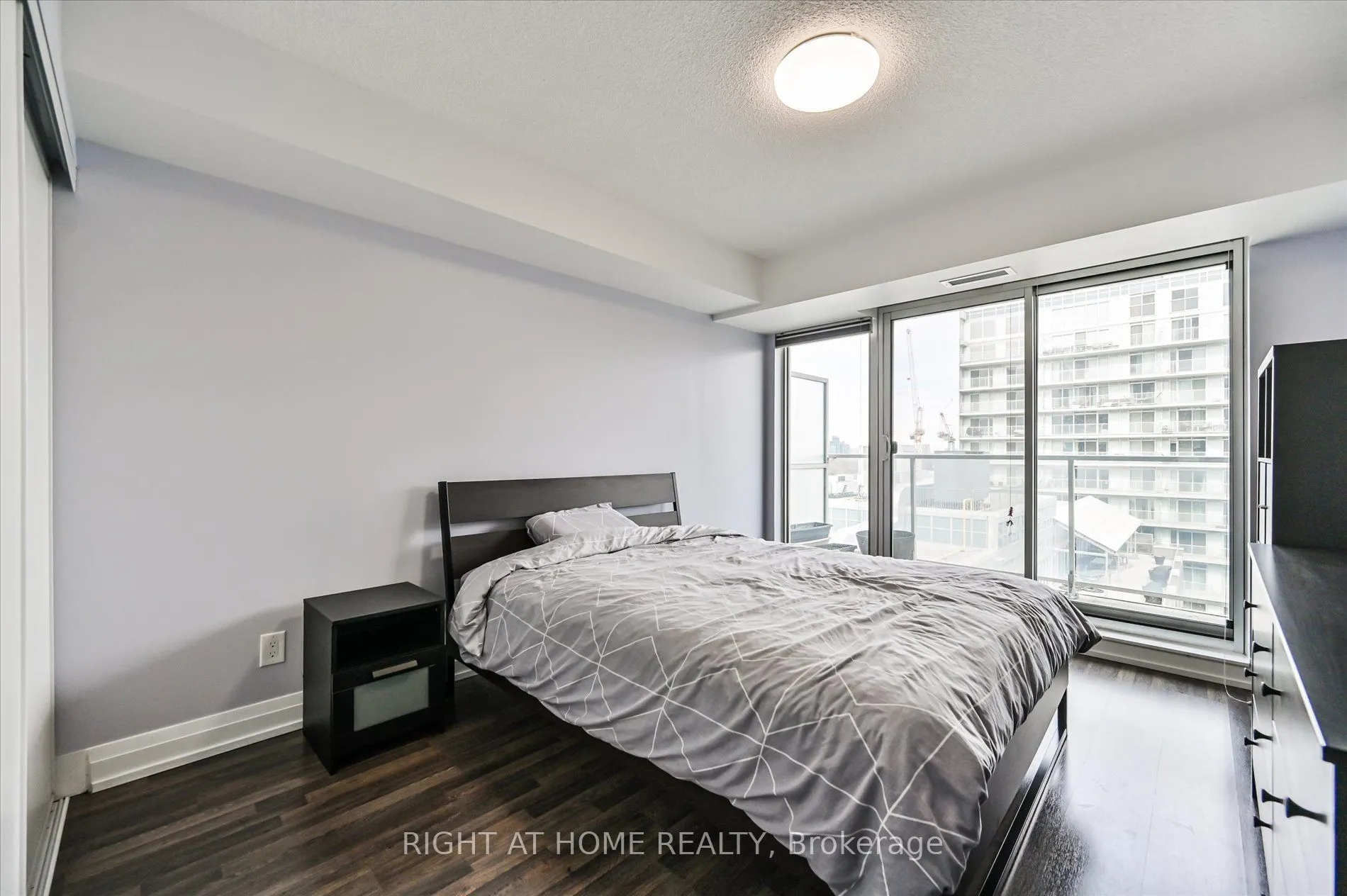 565 Wilson Avenue, #W1001