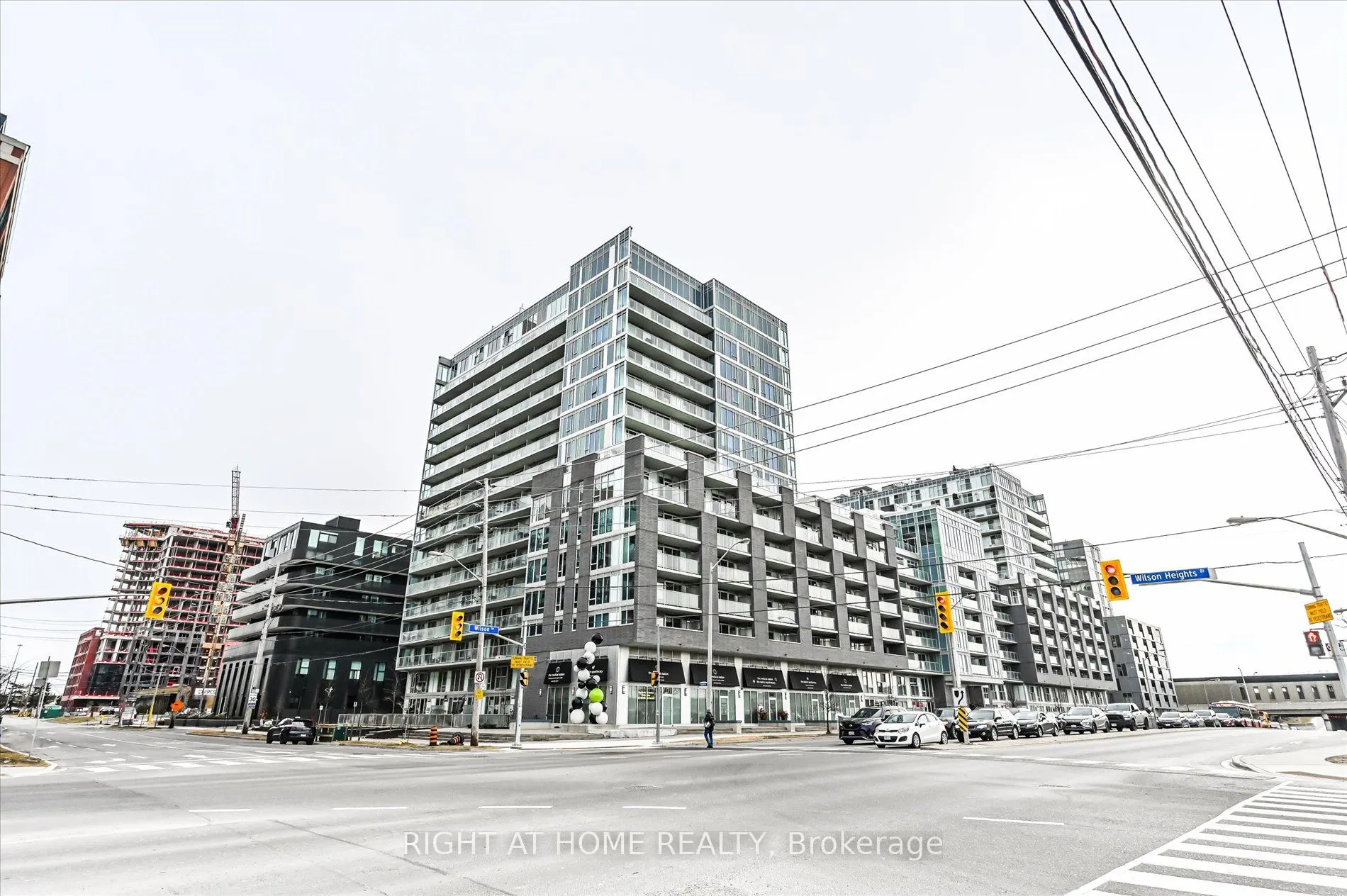 565 Wilson Avenue, #W1001