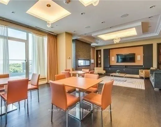 565 Wilson Avenue, #W1001