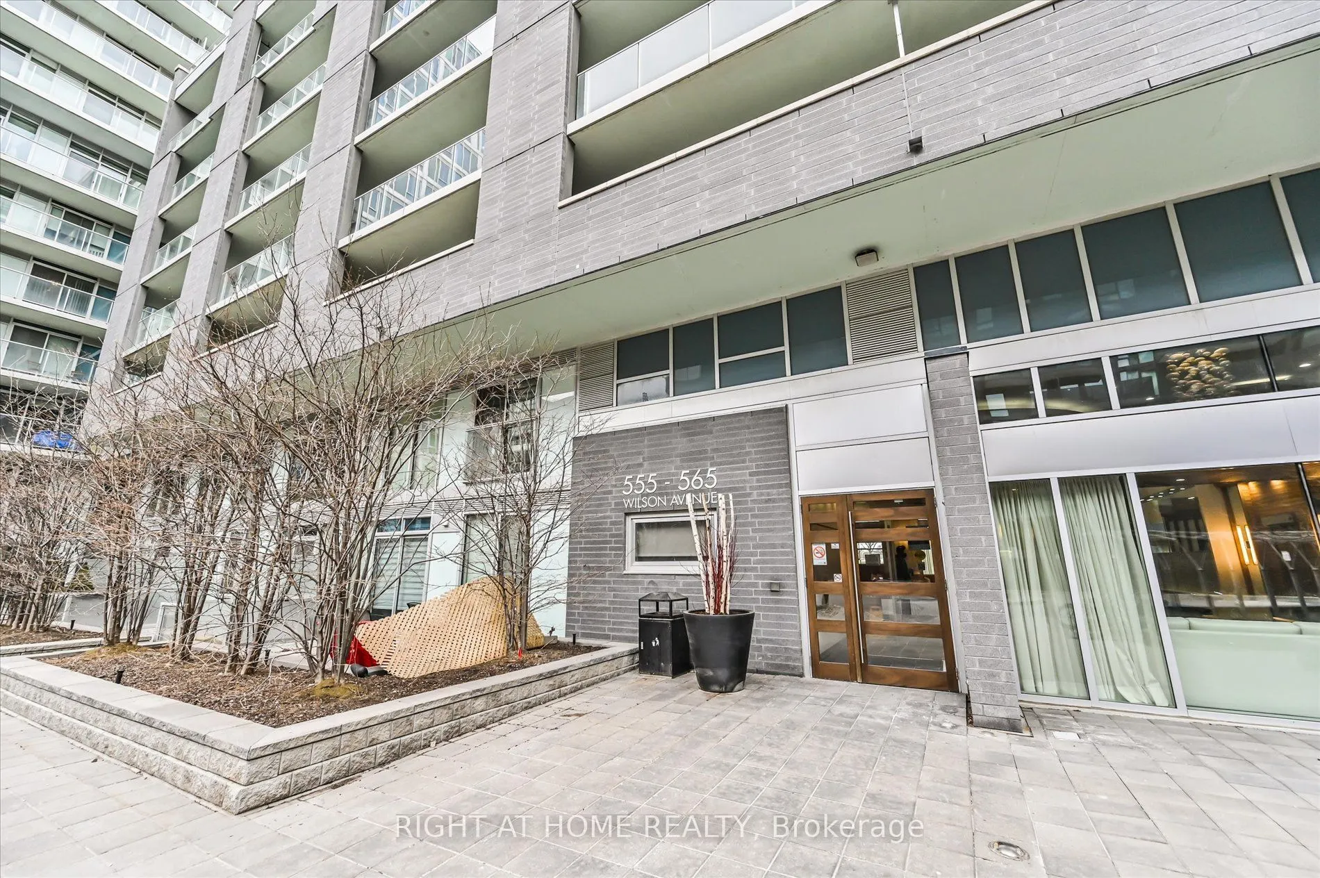 565 Wilson Avenue, #W1001