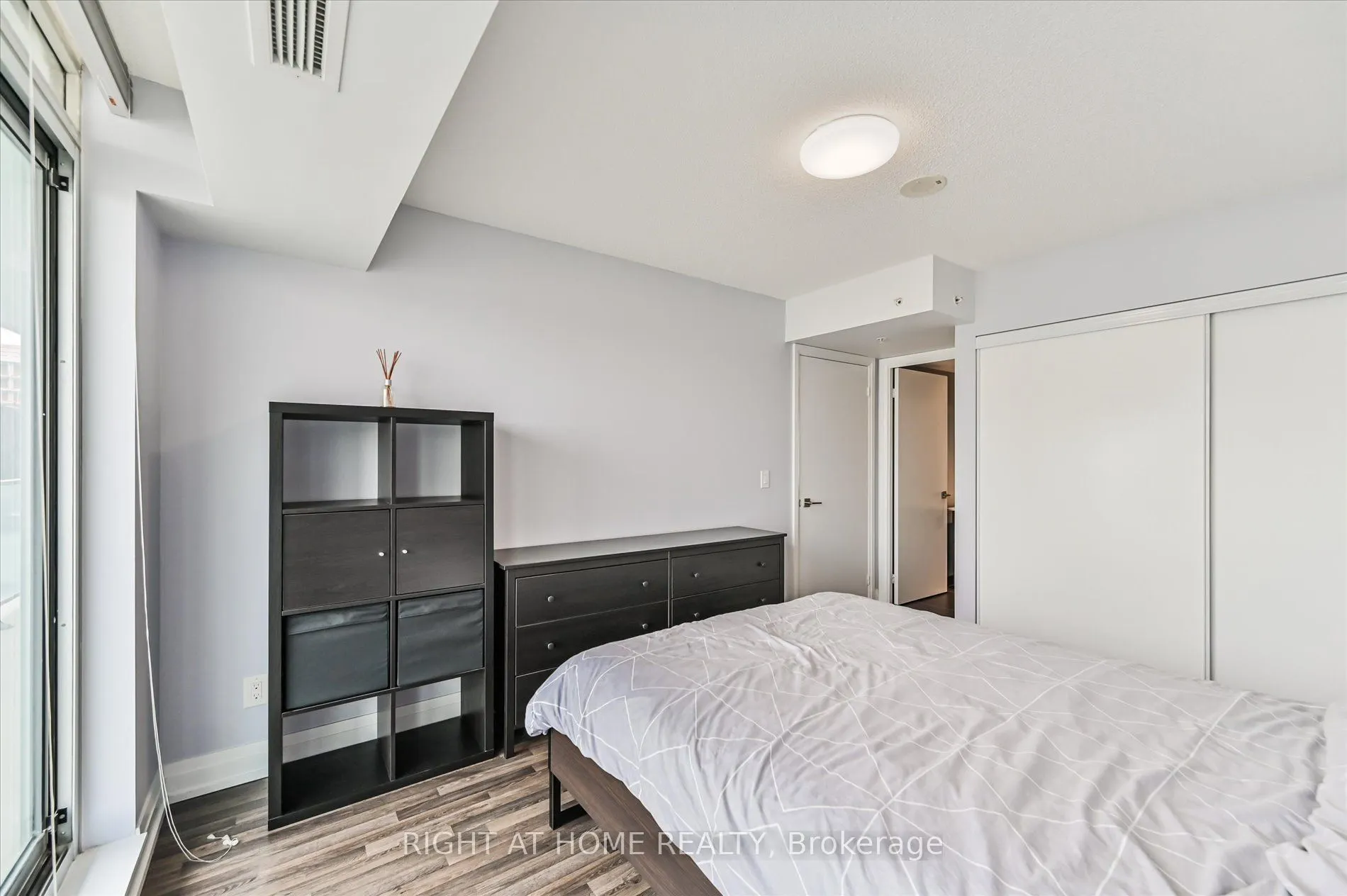 565 Wilson Avenue, #W1001