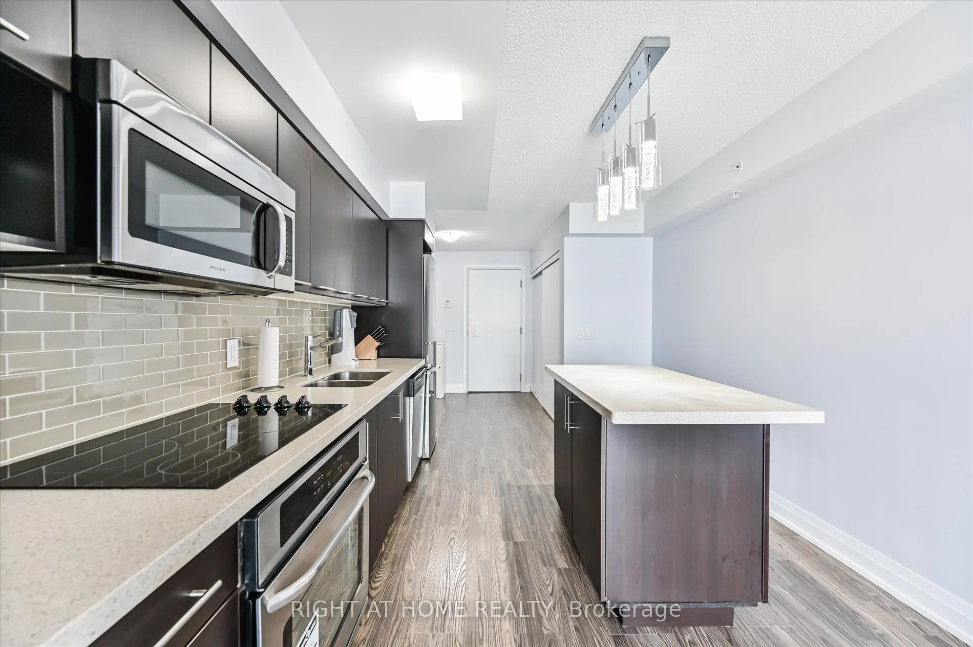 565 Wilson Avenue, #W1001
